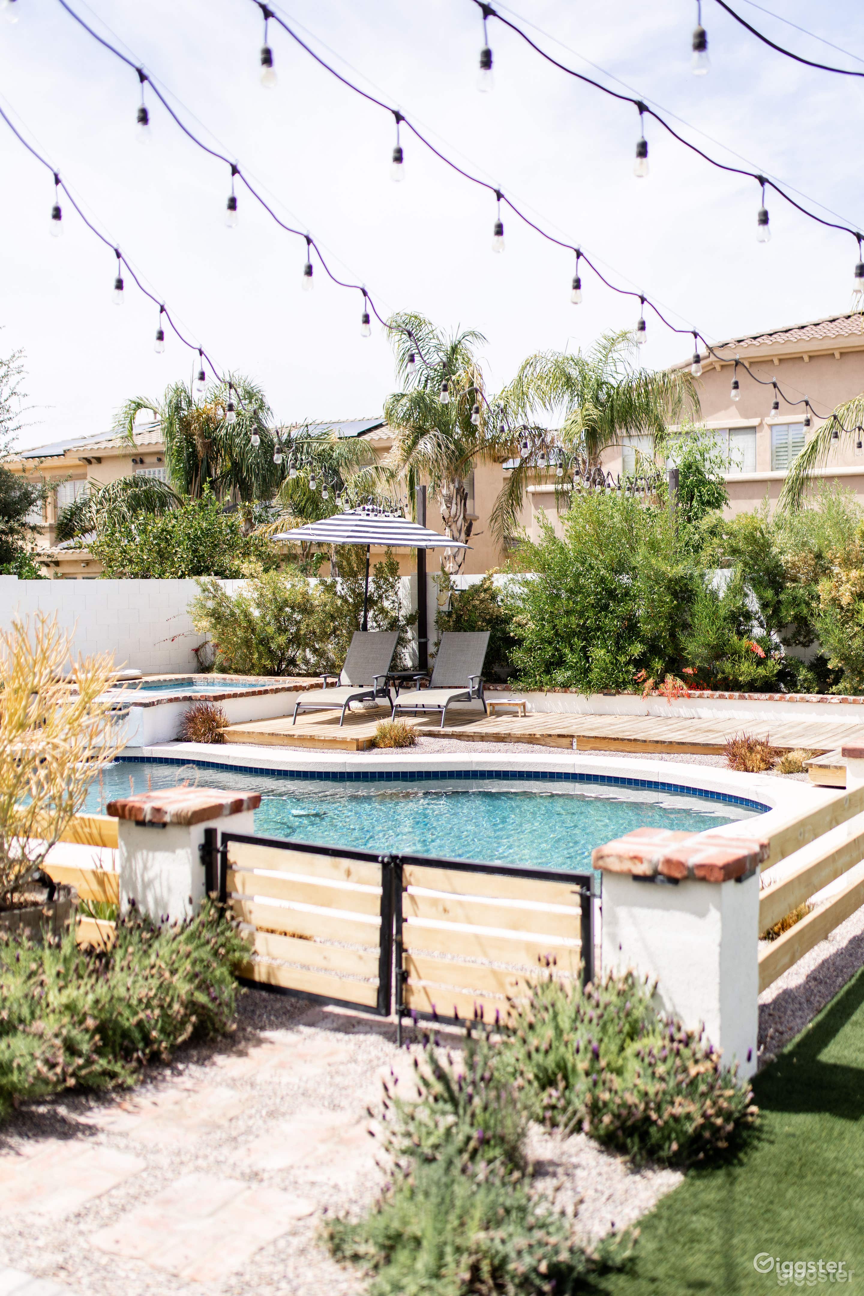 Creative Oasis: A Poolside Haven  Photo 2