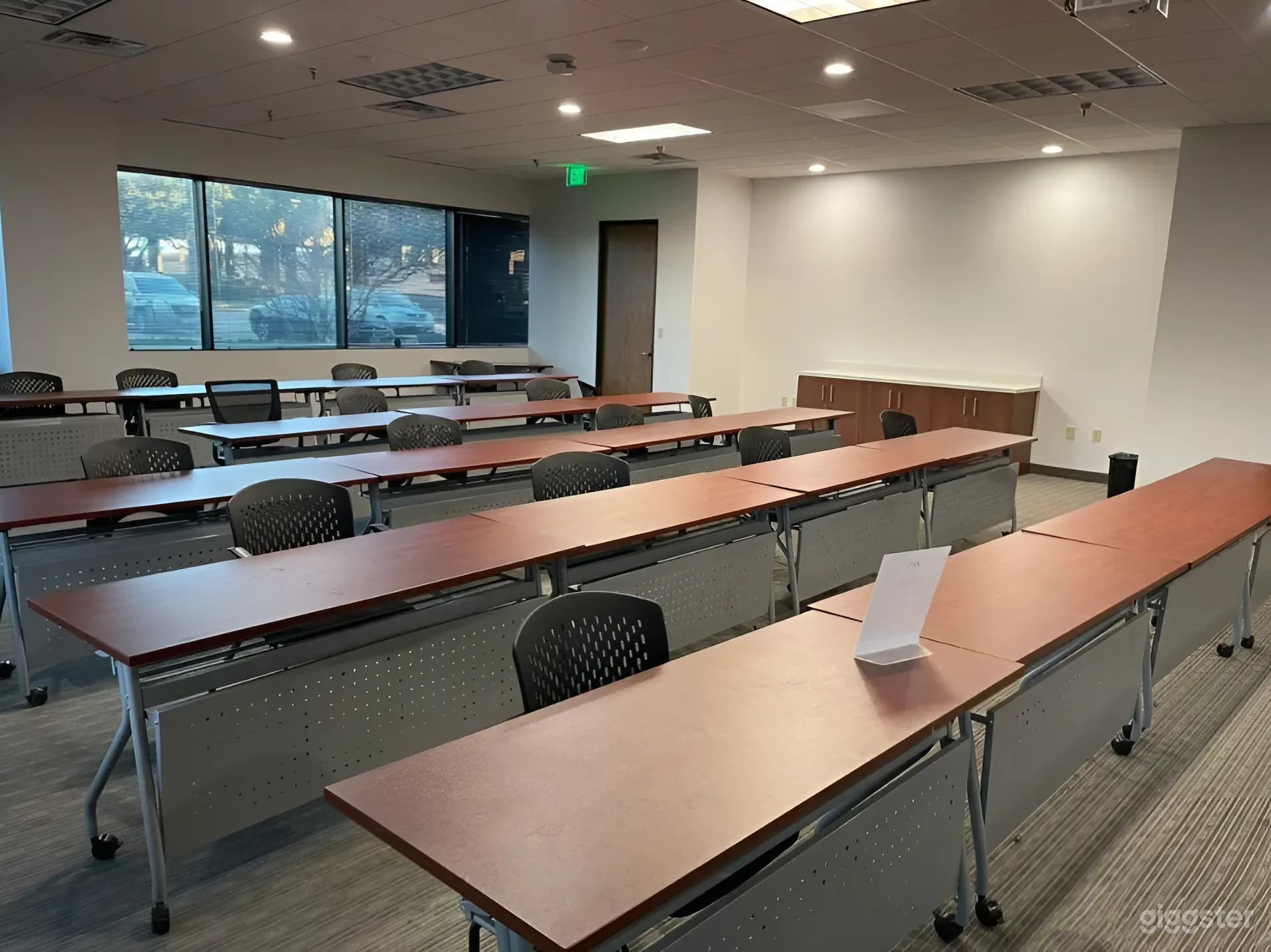 Spacious Office Meeting &amp; Training Room | Up to 40 Guests Photo 4