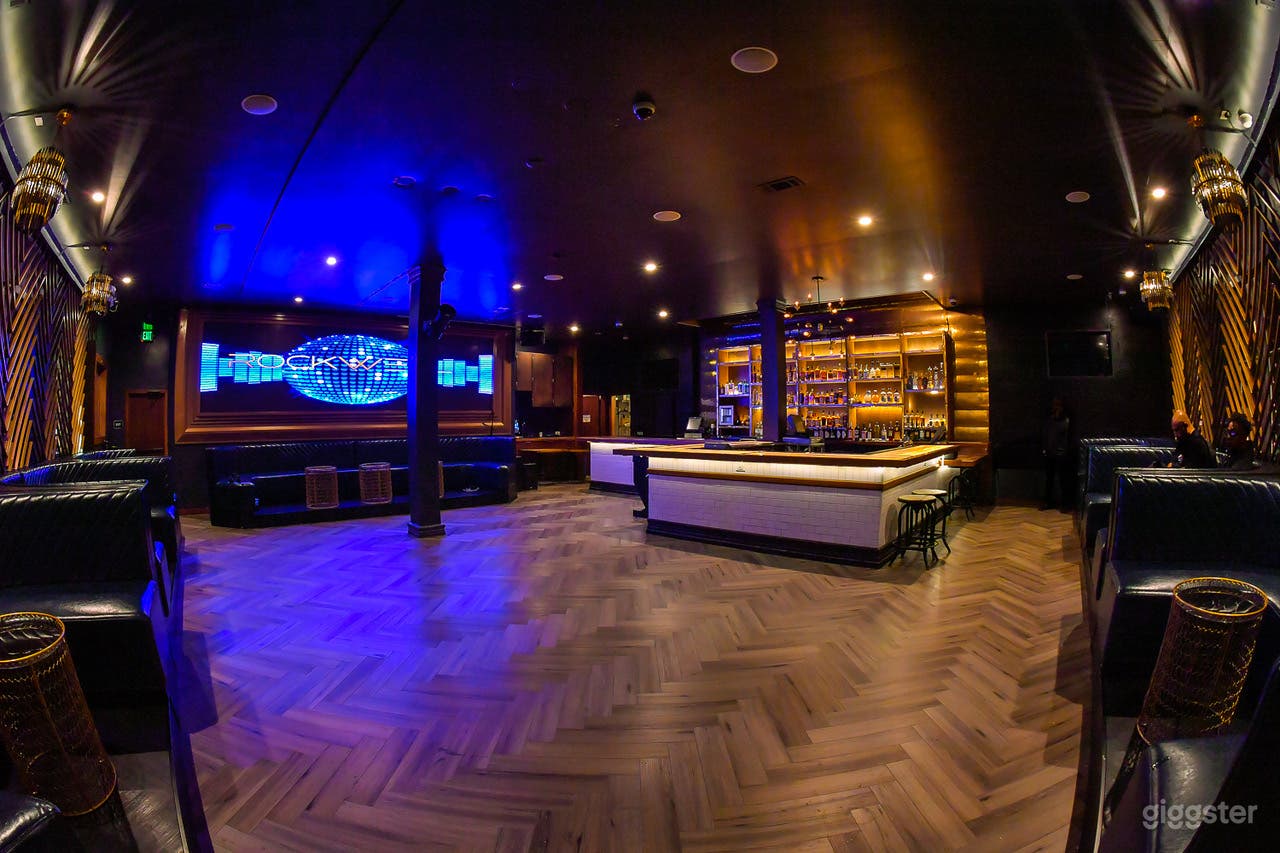 Lively Marina Lounge with Dance Floor &amp; Full Bar Photo 2
