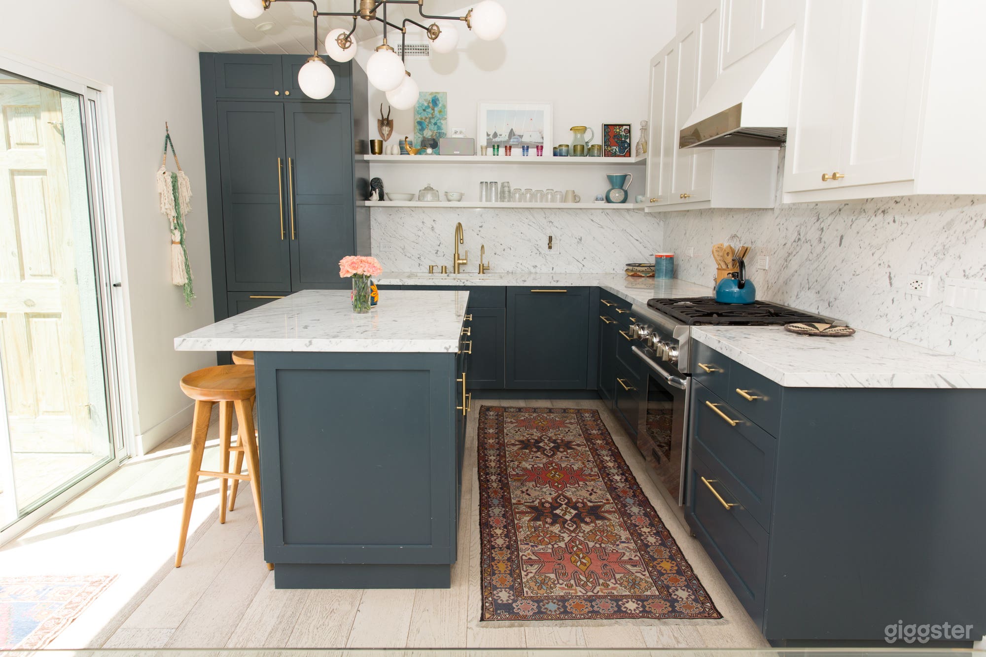 Modern home with great light in Santa Monica Photo 2