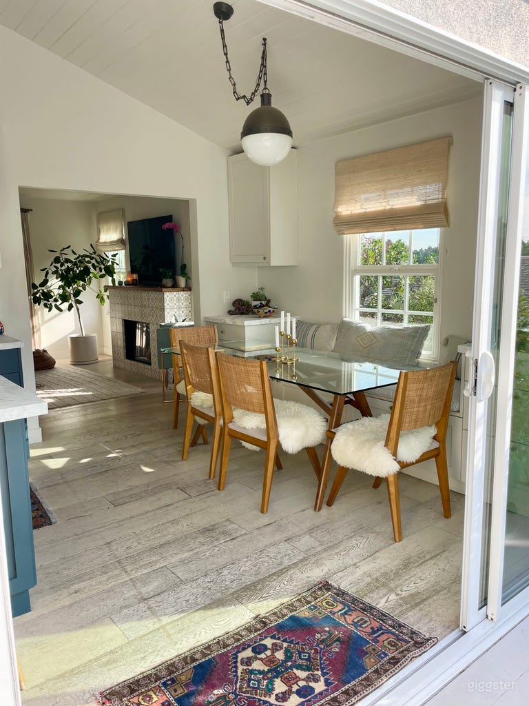  Modern home with great light in Santa Monica 