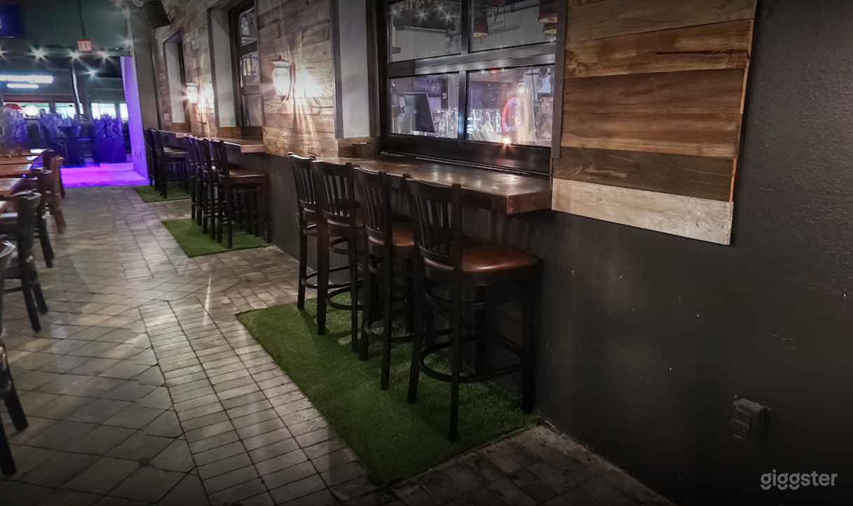 Rustic Patio with Great Beer in Florida Photo 2