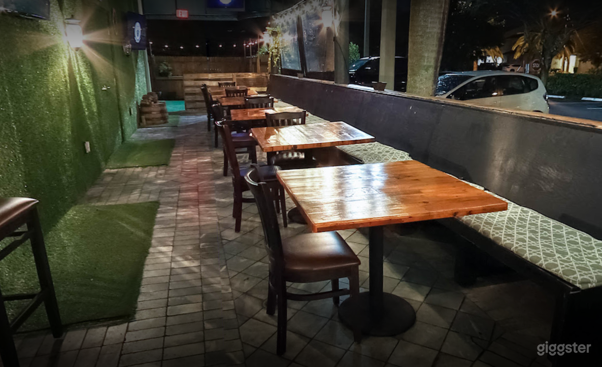 Rustic Patio with Great Beer in Florida Photo 4