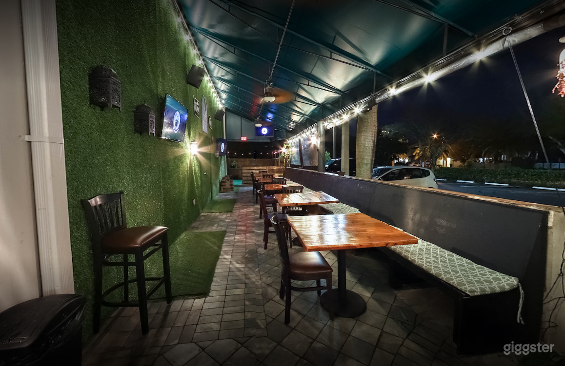 Rustic Patio with Great Beer in Florida Photo 3