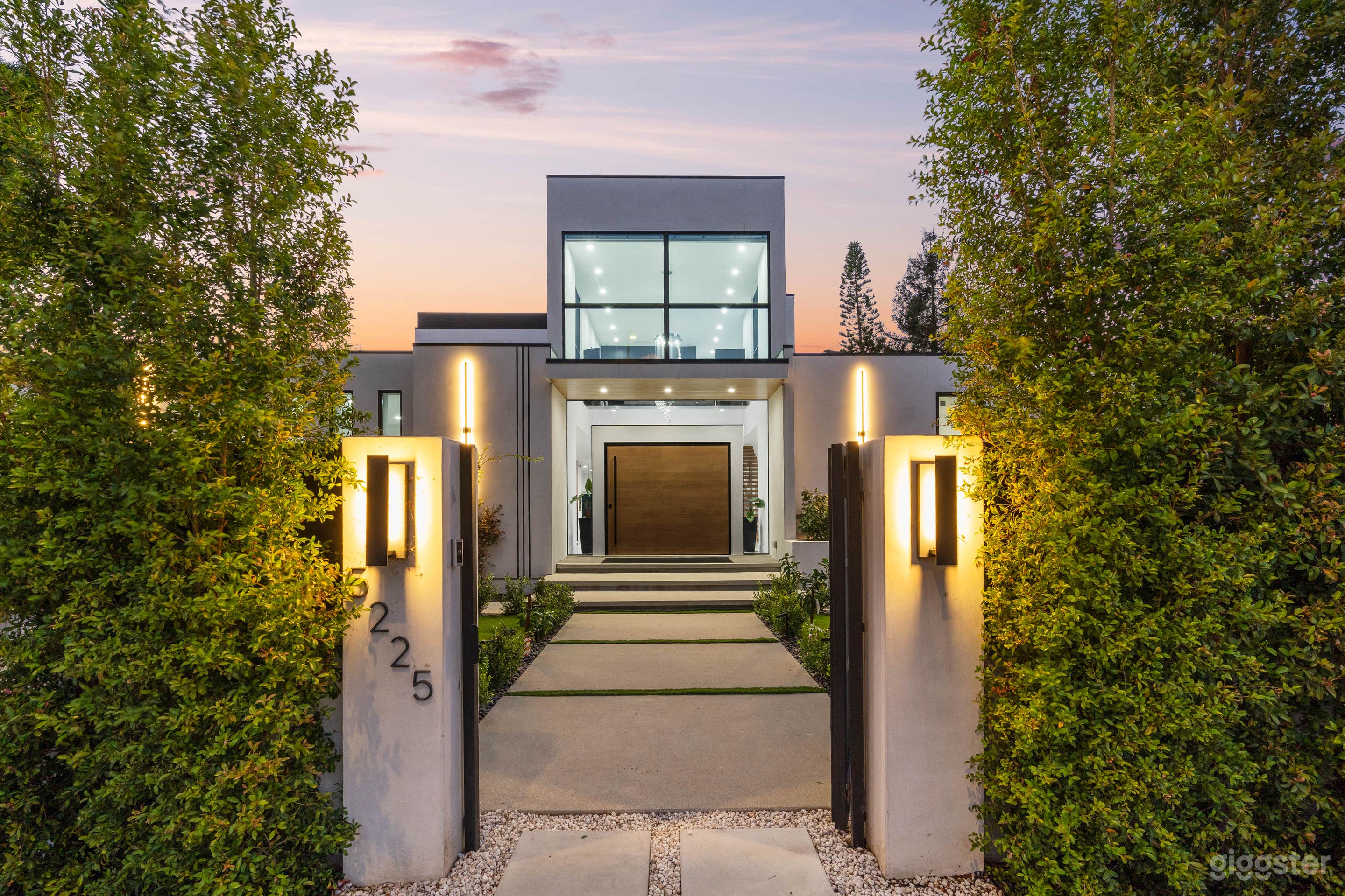 ULTRA-MODERN ARCHITECTURAL MASTERPIECE Photo 3