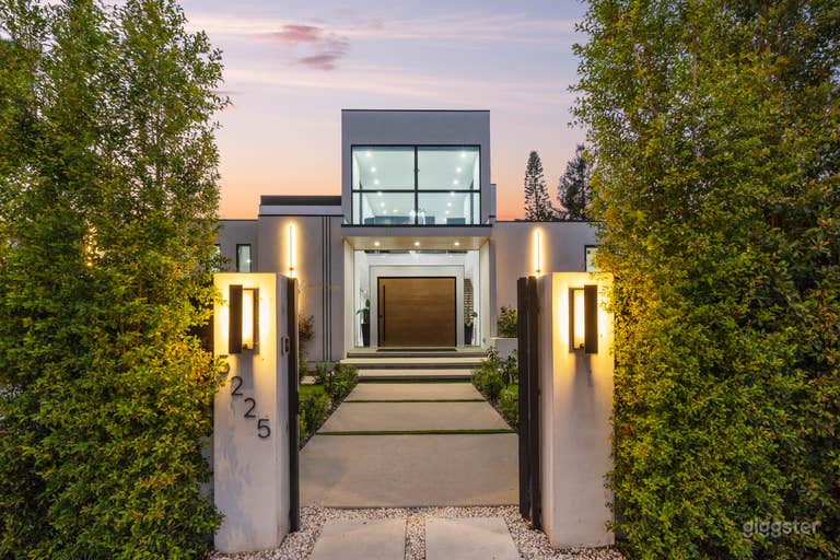  ULTRA-MODERN ARCHITECTURAL MASTERPIECE 