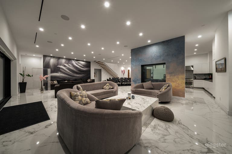  ULTRA-MODERN ARCHITECTURAL MASTERPIECE 