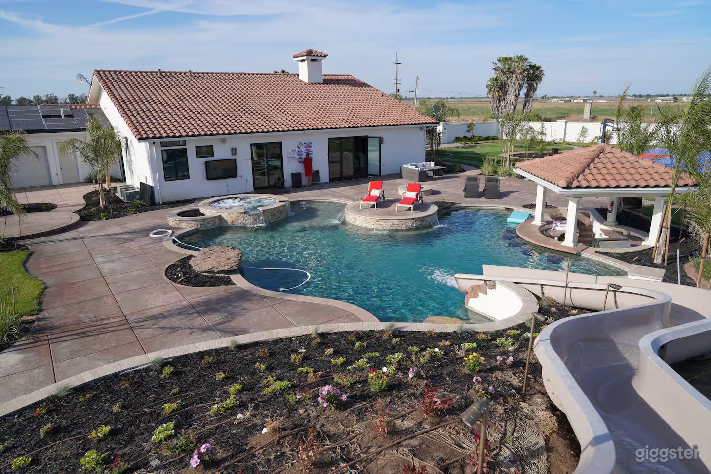 Unique and Versatile Villa in Tracy, CA Photo 2