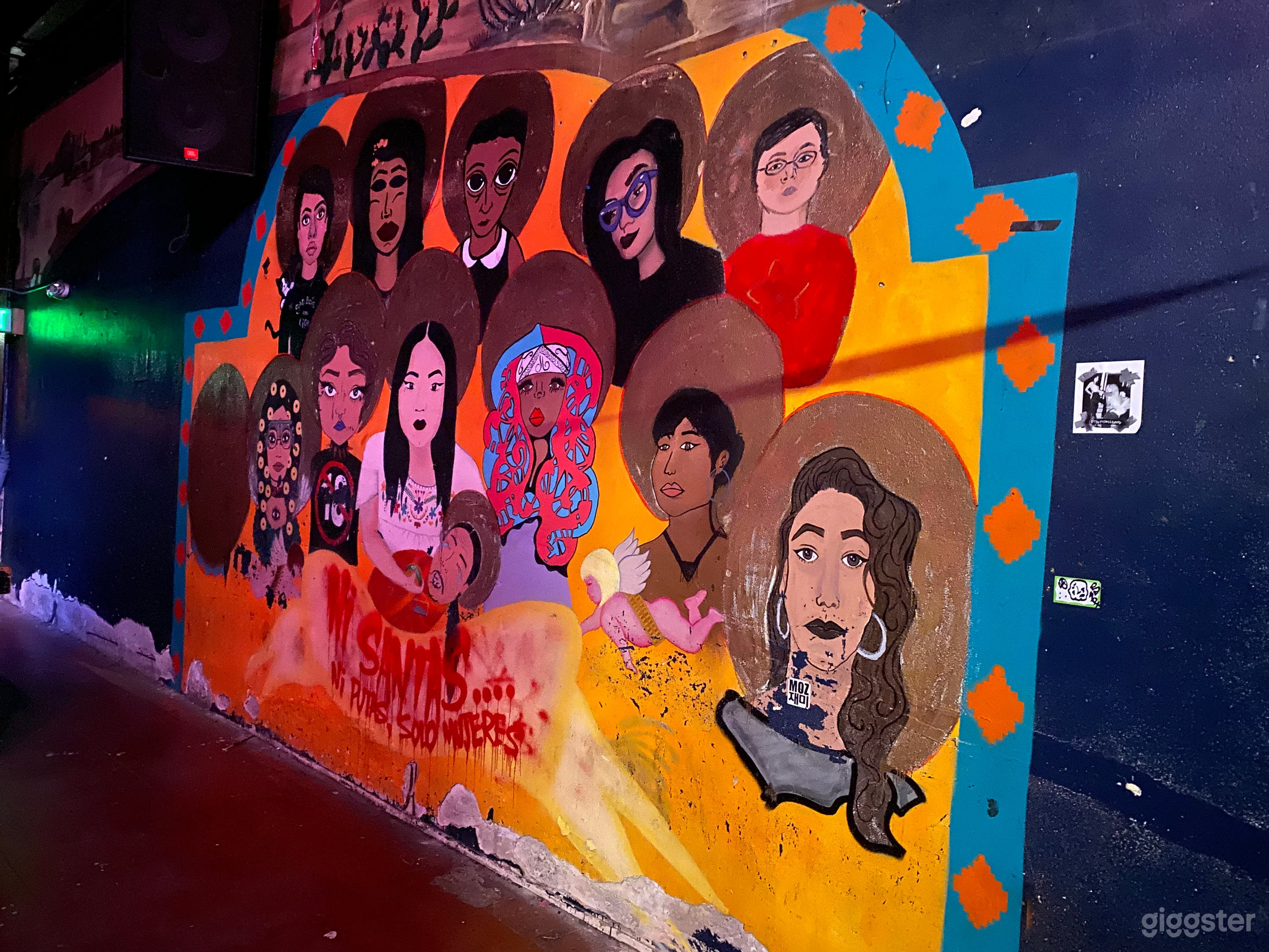 Punk &amp; Bohemian Nightclub w/ Stage Photo 4