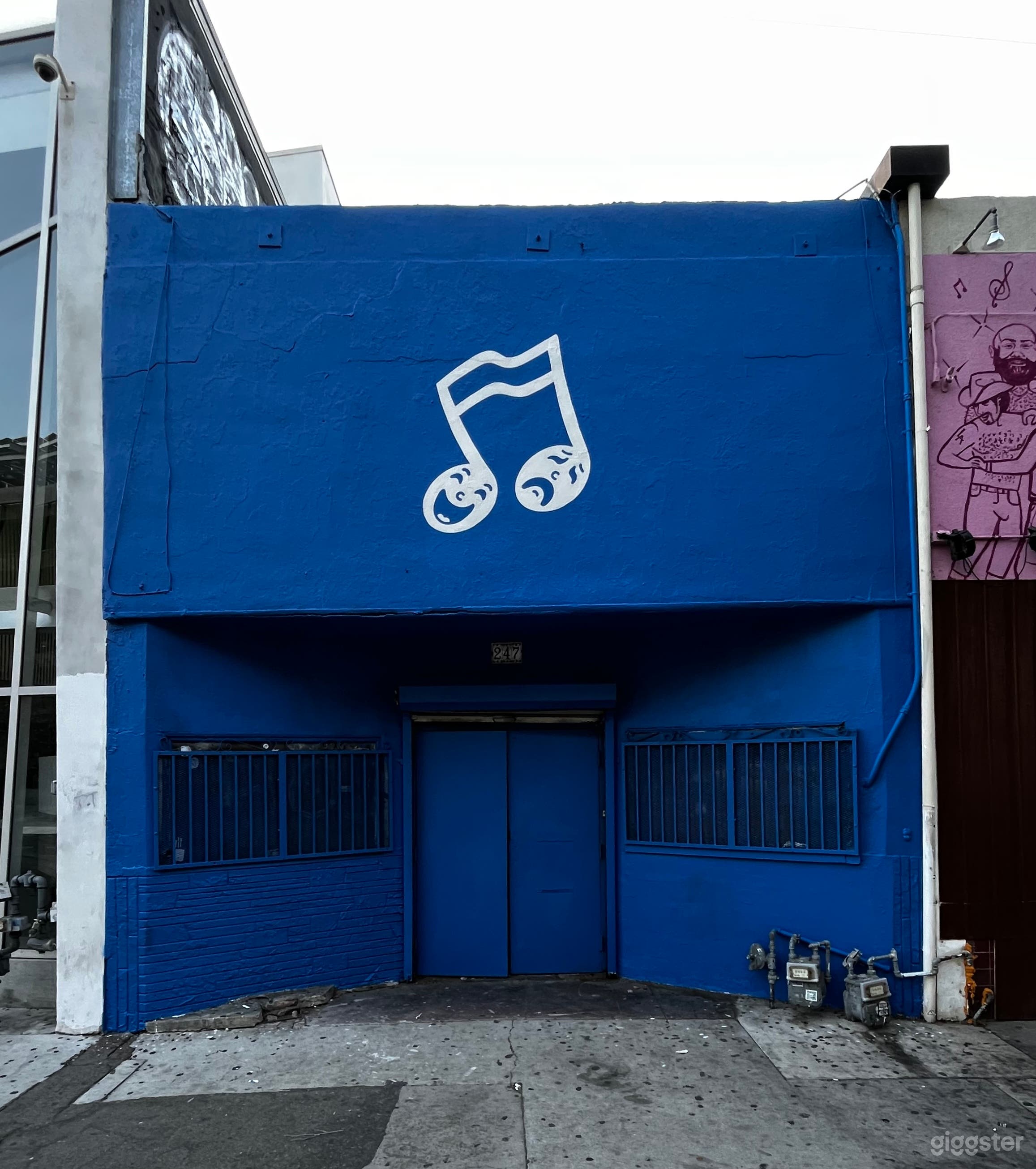 Punk &amp; Bohemian Nightclub w/ Stage Photo 2