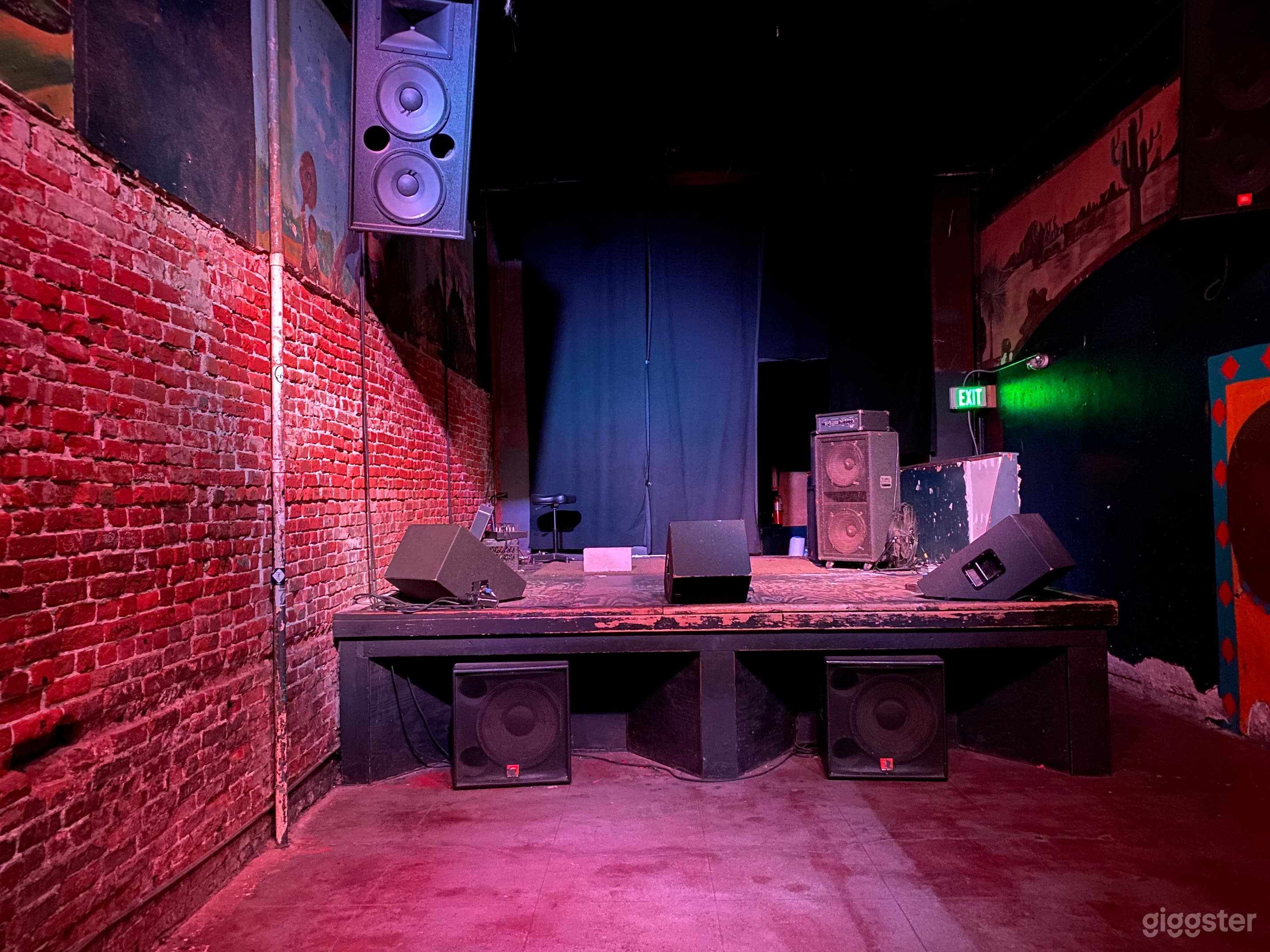 Punk &amp; Bohemian Nightclub w/ Stage Photo 3
