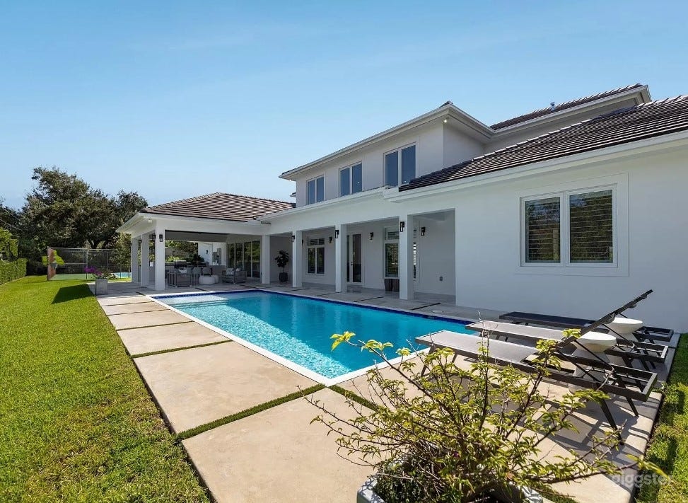 Beautiful Pool tennis court, Pickleball home Photo 1