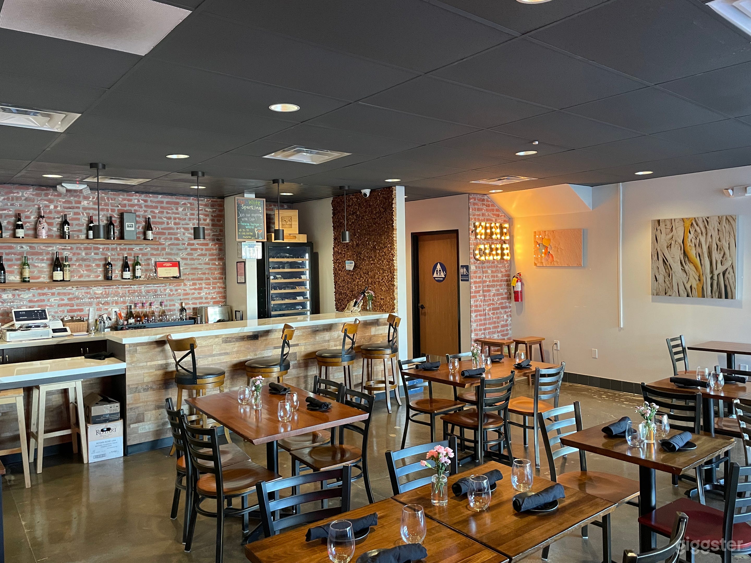 Boutique award winning wine Bar/Restaurant Photo 1