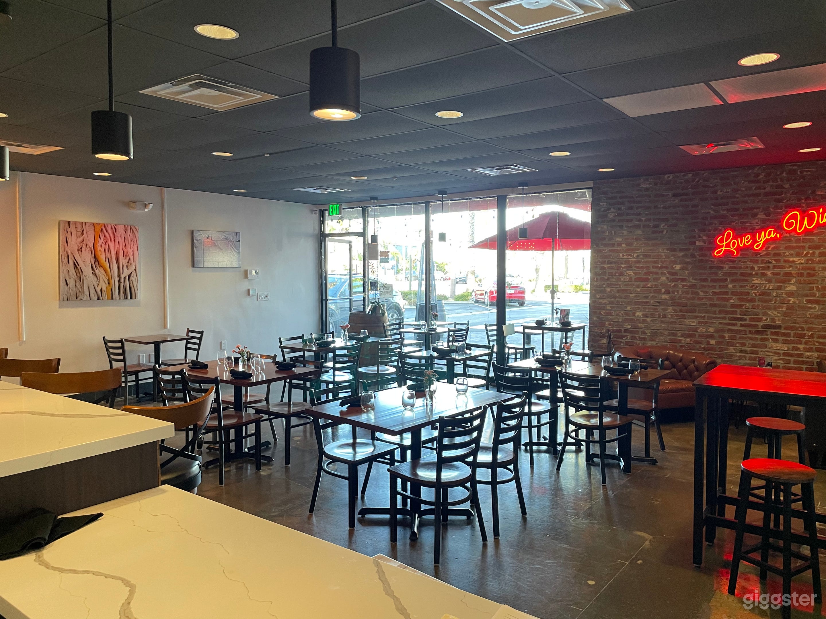 Boutique award winning wine Bar/Restaurant Photo 3