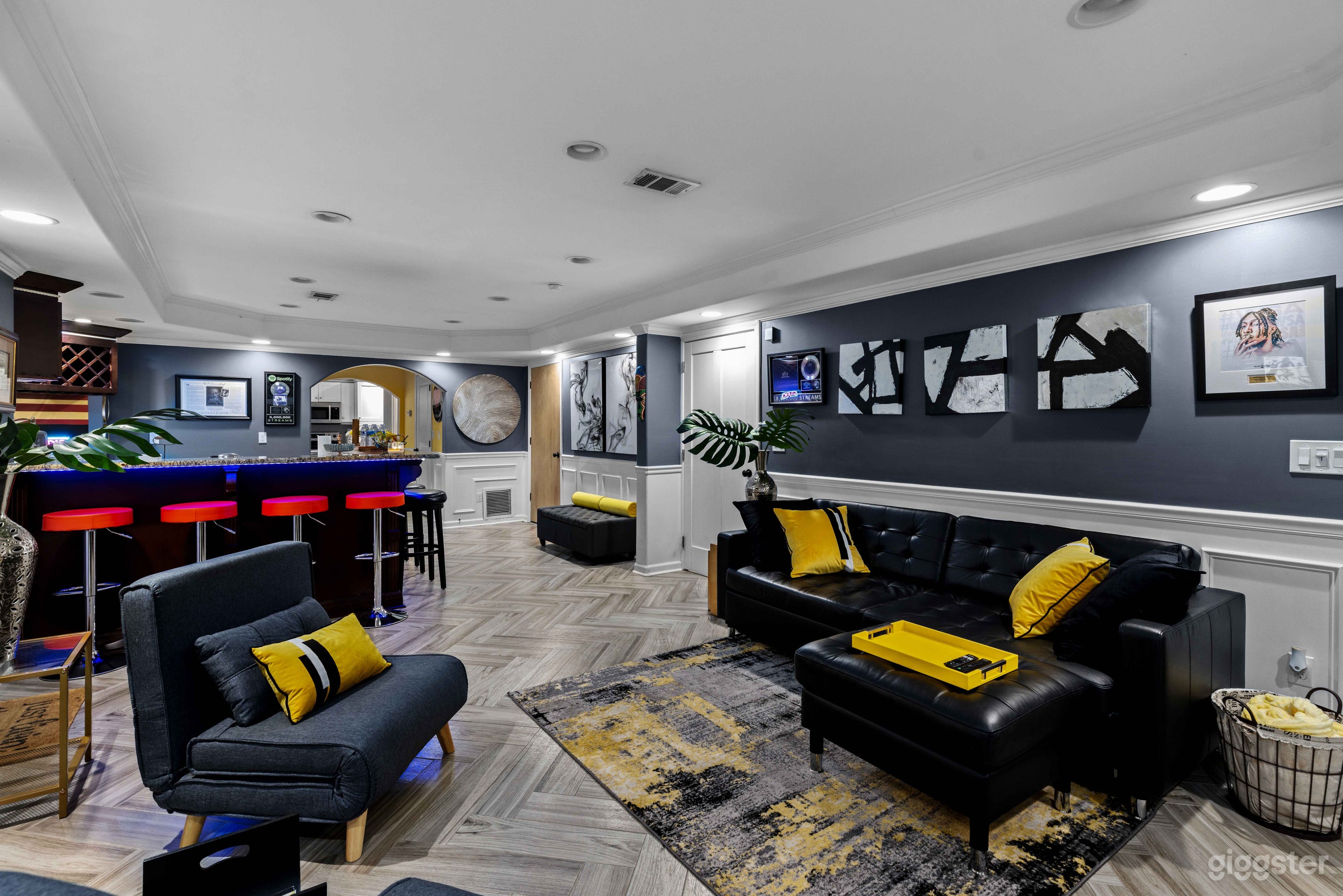 Book Full Facility - Lounge, Kitchen, 2 Studios Photo 4