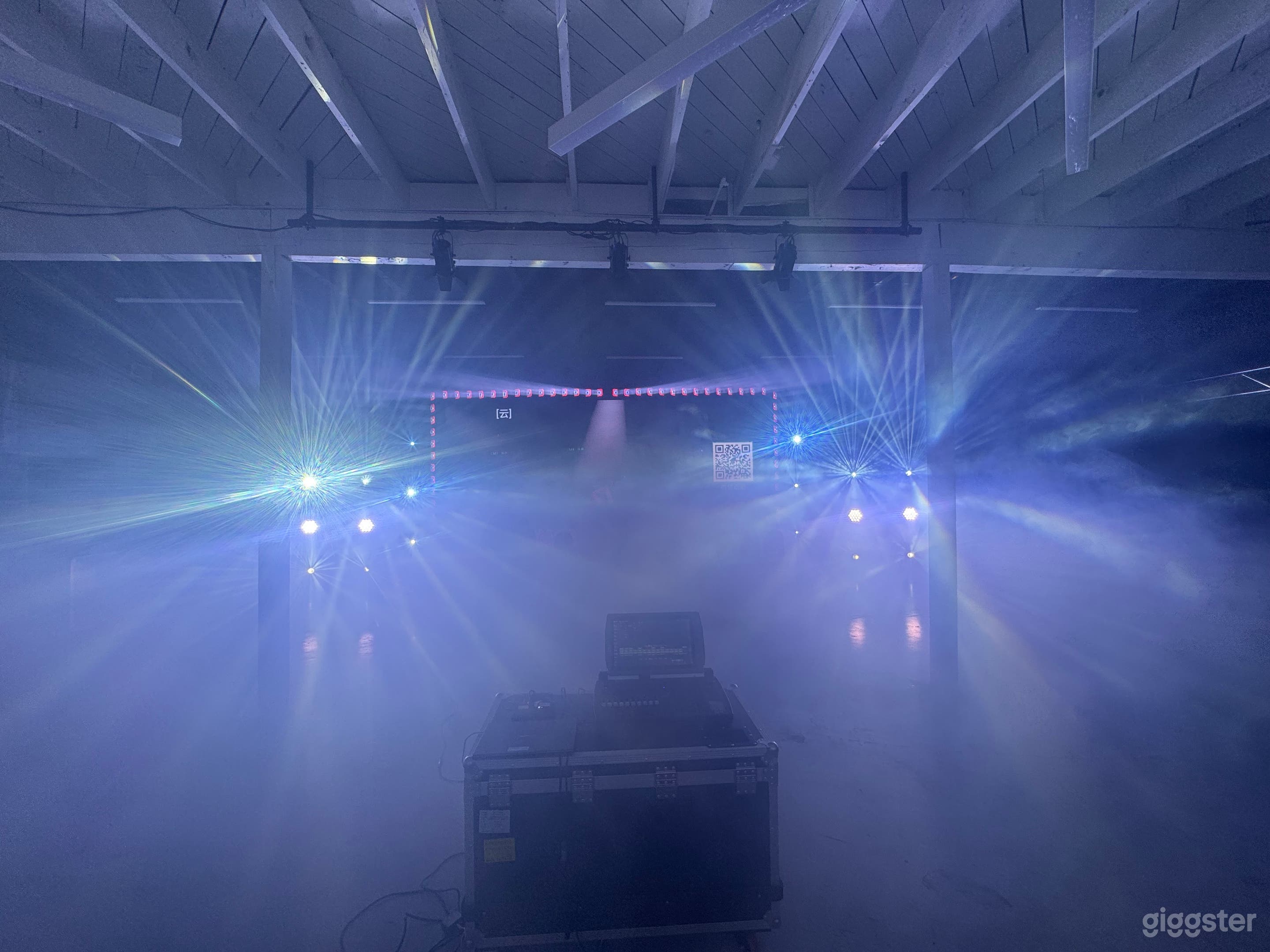 18ft LED Video Wall Studio | XR Backgrounds, Pro Stage Light Photo 1