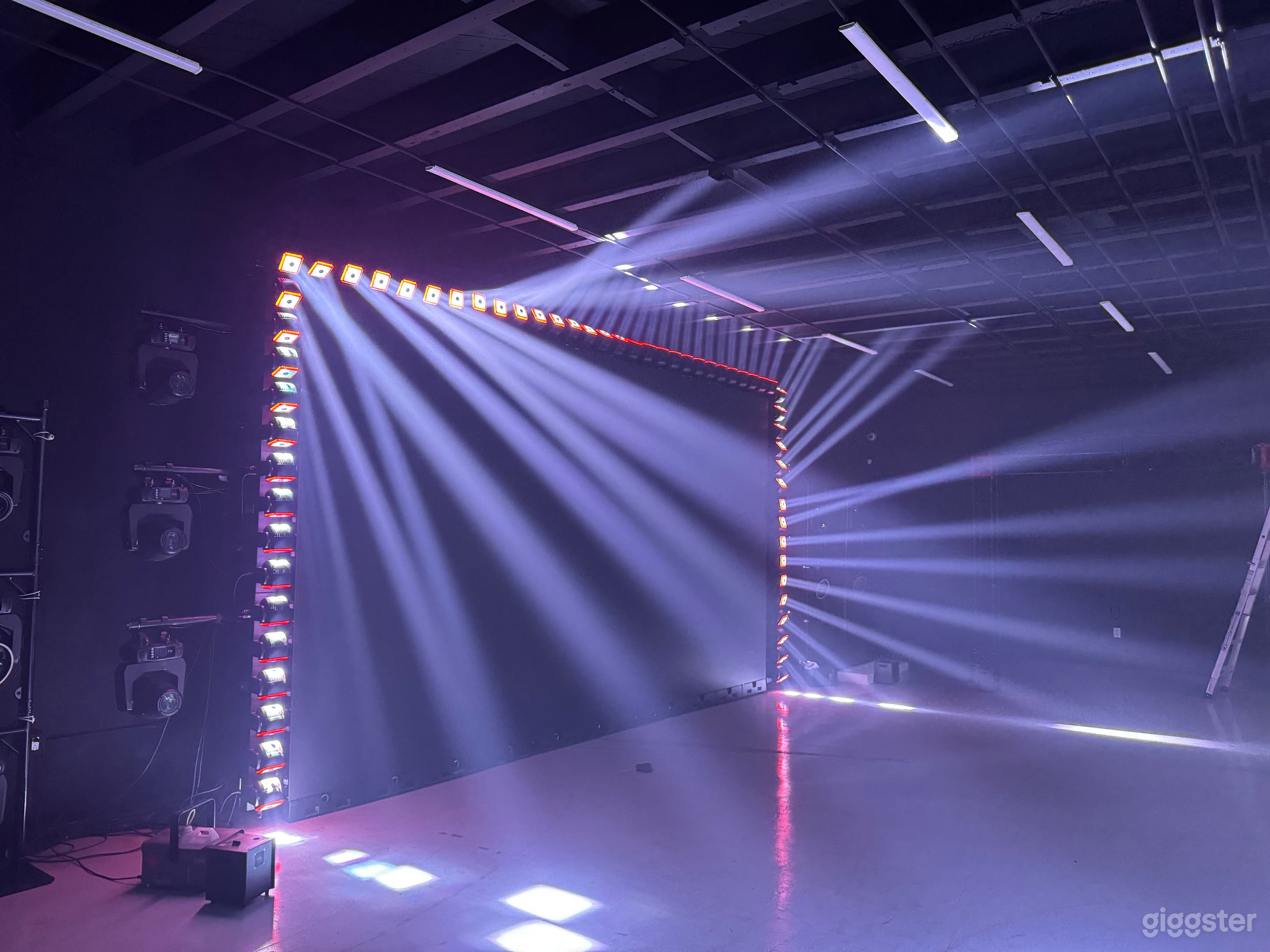 18ft LED Video Wall Studio | XR Backgrounds, Pro Stage Light Photo 4