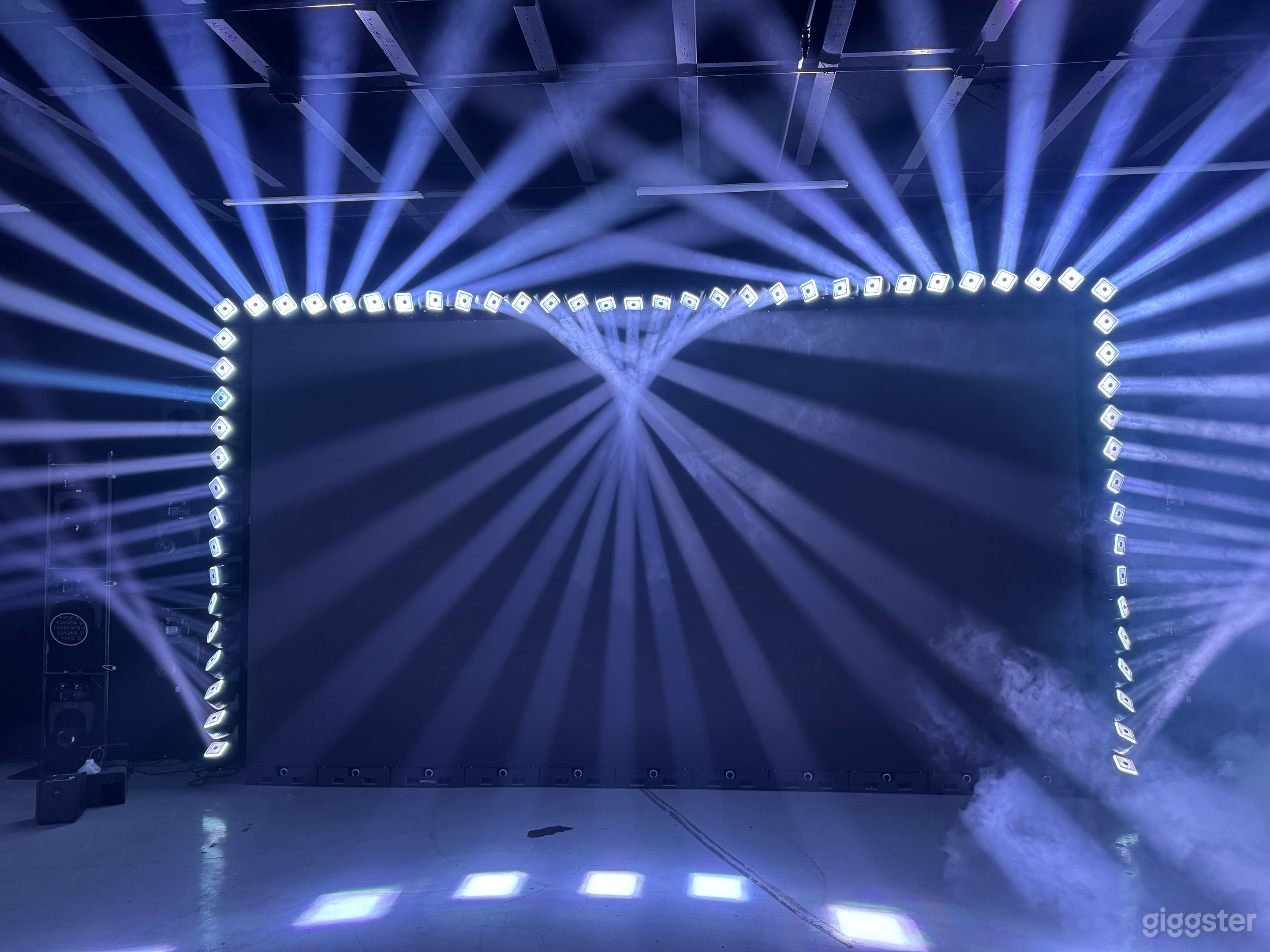 18ft LED Video Wall Studio | XR Backgrounds, Pro Stage Light Photo 3