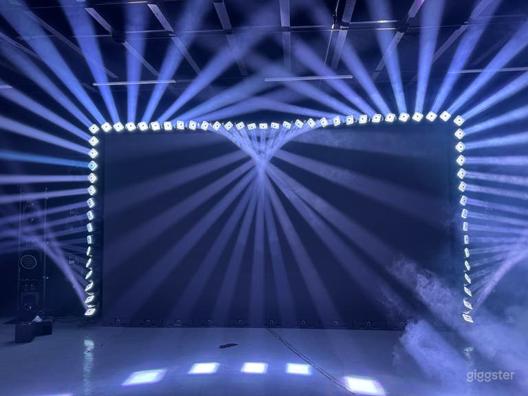  18ft LED Video Wall Studio | XR Backgrounds, Pro Stage Light 