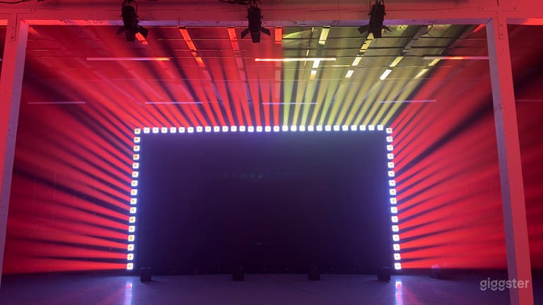  18ft LED Video Wall Studio | XR Backgrounds, Pro Stage Light 