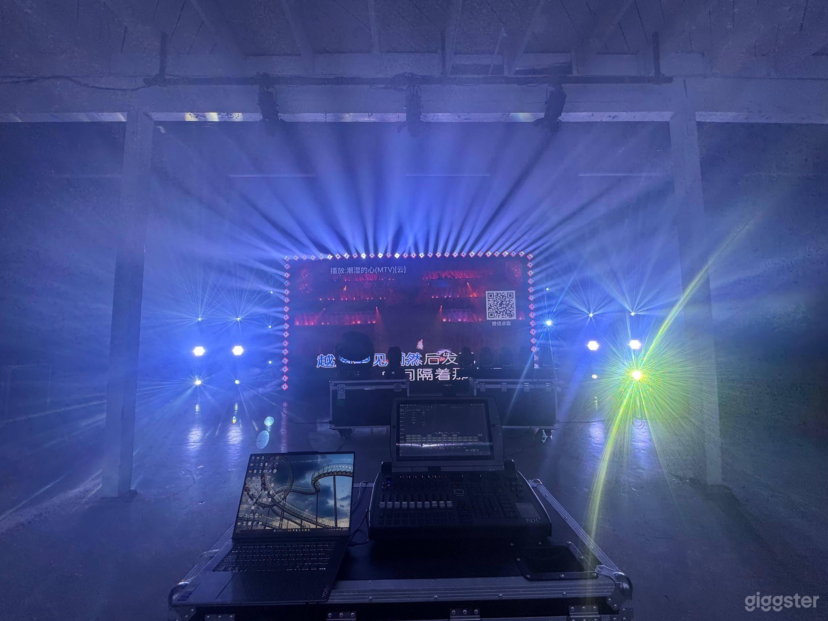 18ft LED Video Wall Studio | XR Backgrounds, Pro Stage Light Photo 2