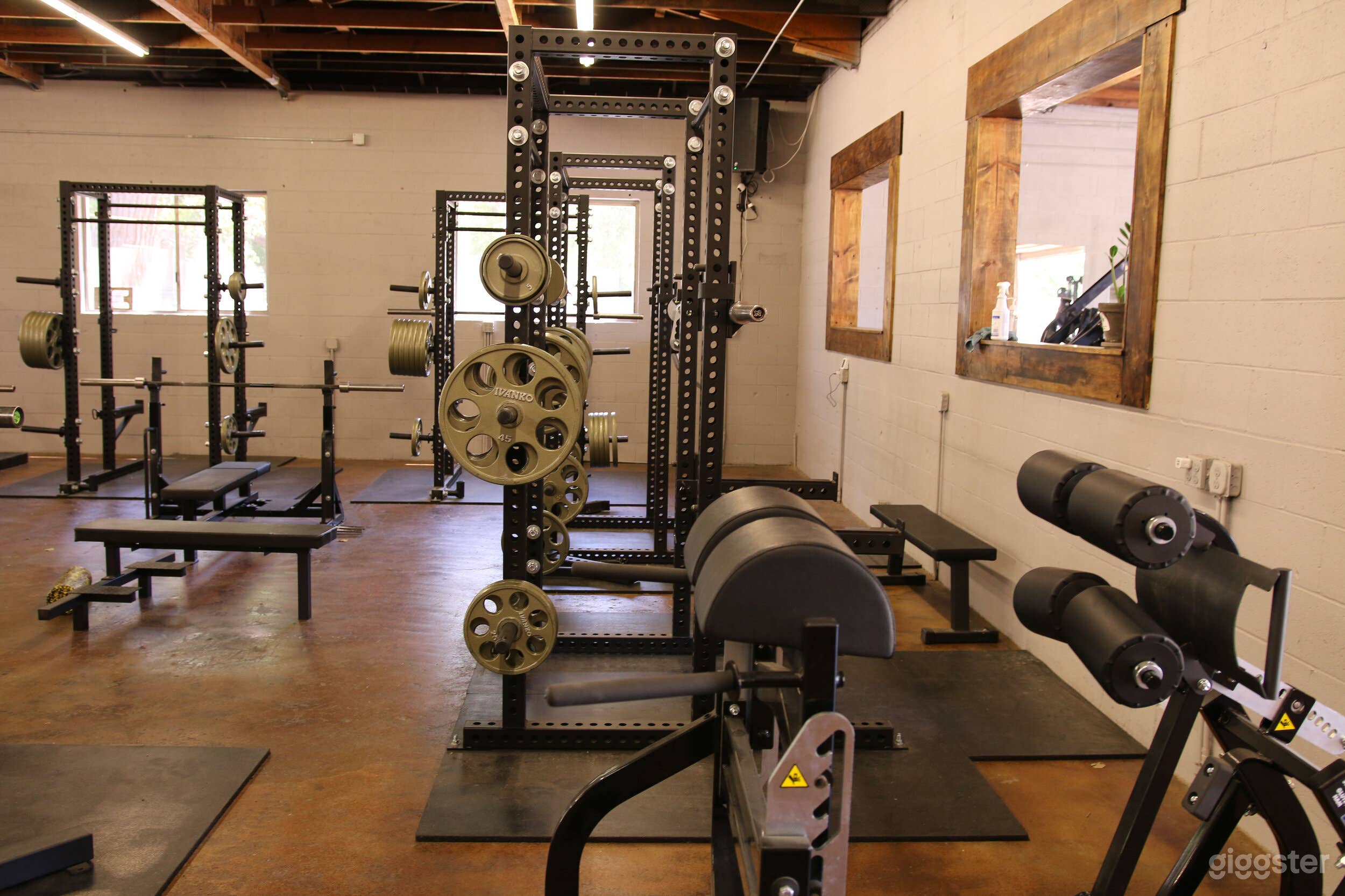 Well-Equipped Barbell GYM  Photo 3