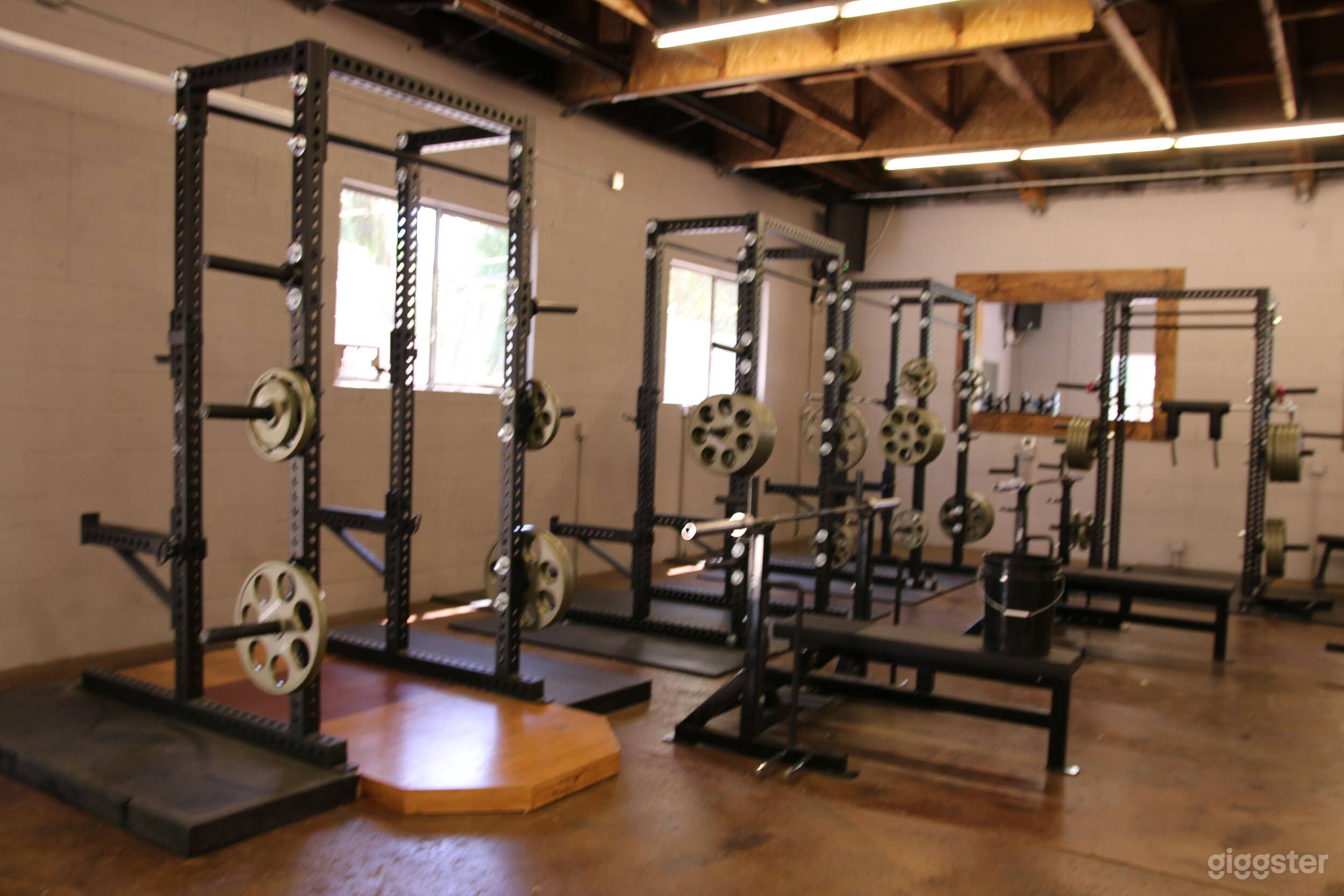 Well-Equipped Barbell GYM  Photo 4