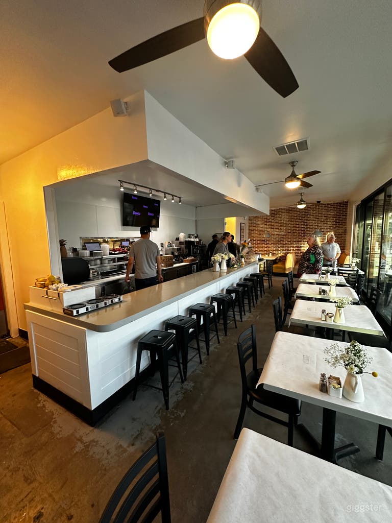  Cozy Indoor Dining in Long Beach, California 