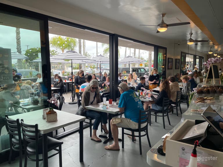  Cozy Indoor Dining in Long Beach, California 