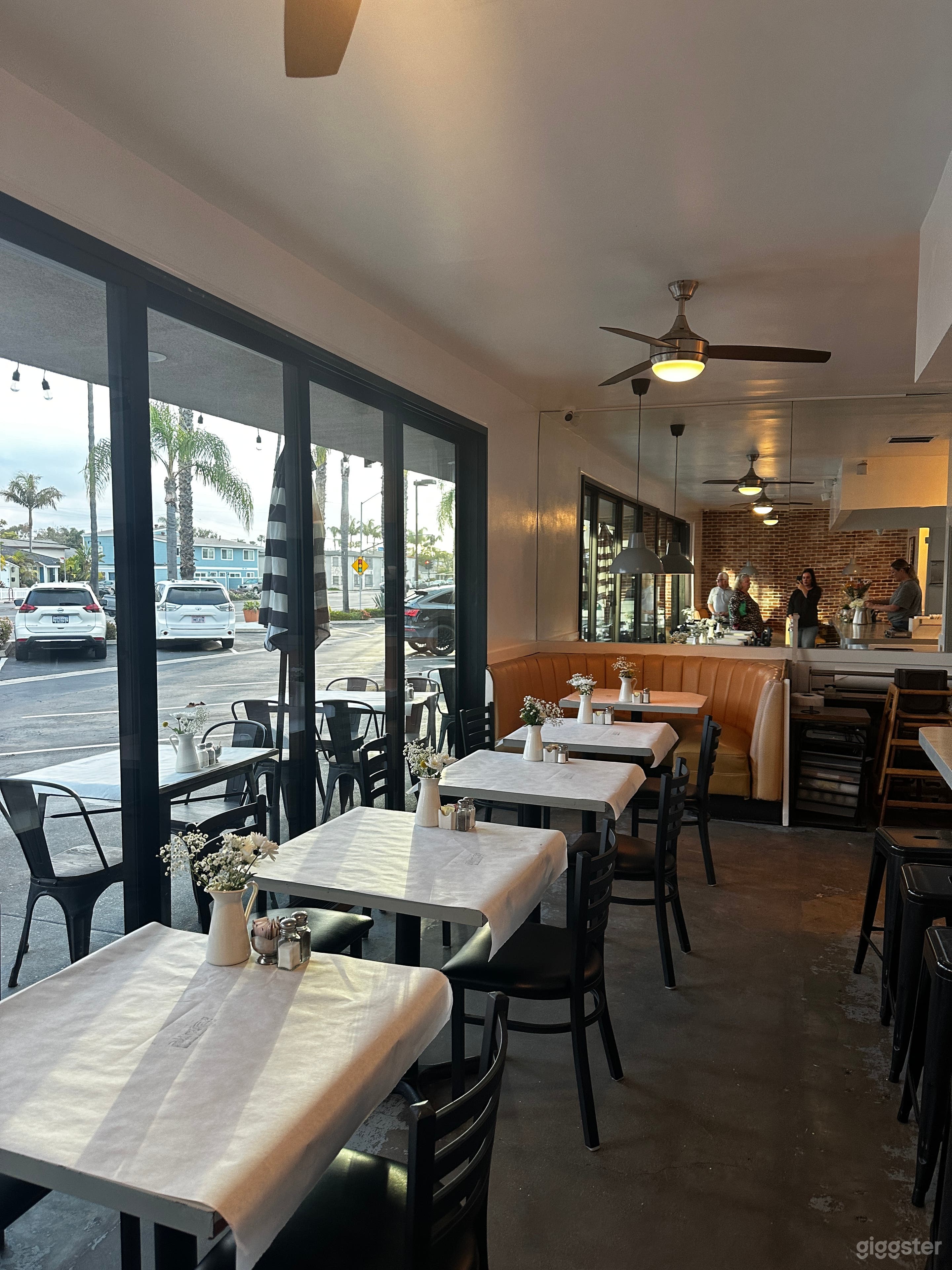 Cozy Indoor Dining in Long Beach, California Photo 4