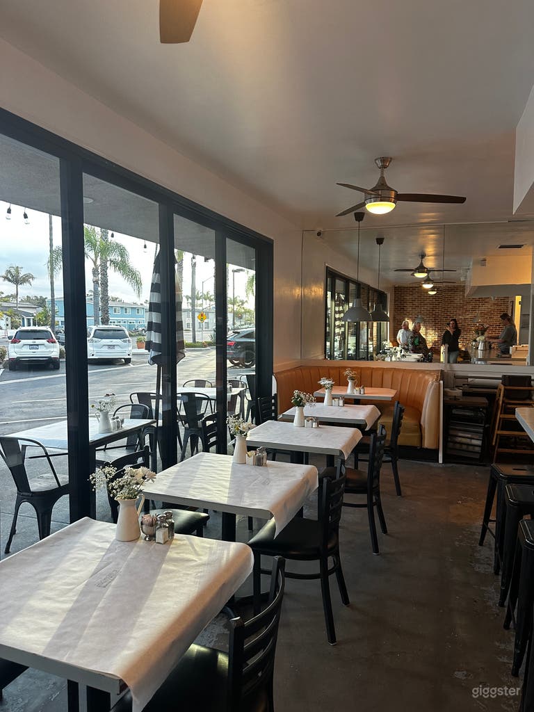  Cozy Indoor Dining in Long Beach, California 