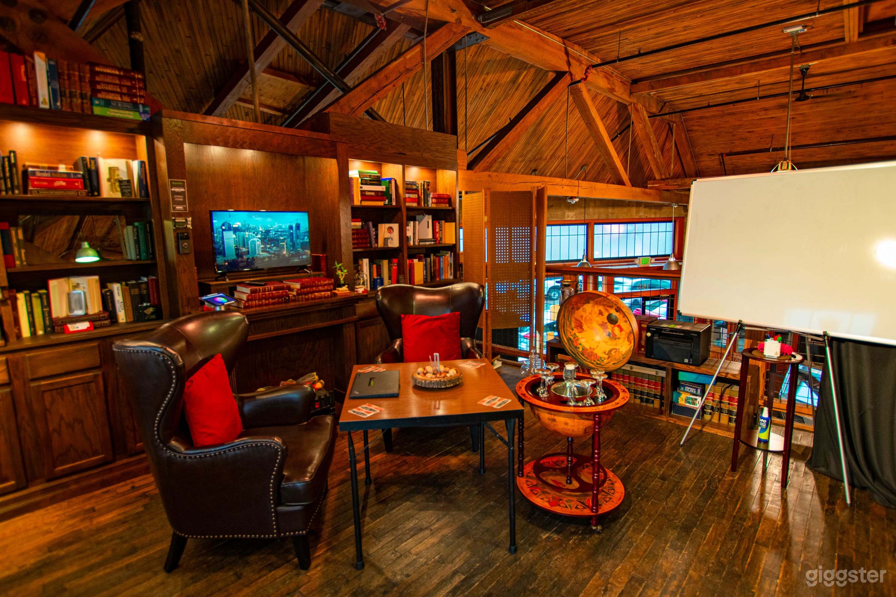 Cozy Loft in Melrose Market near Convention Center Photo 4