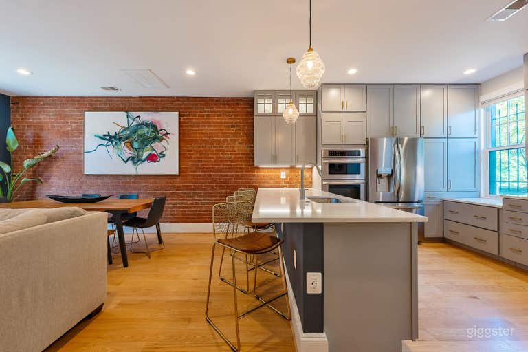  Modern & Fully Renovated Federal Rowhouse 