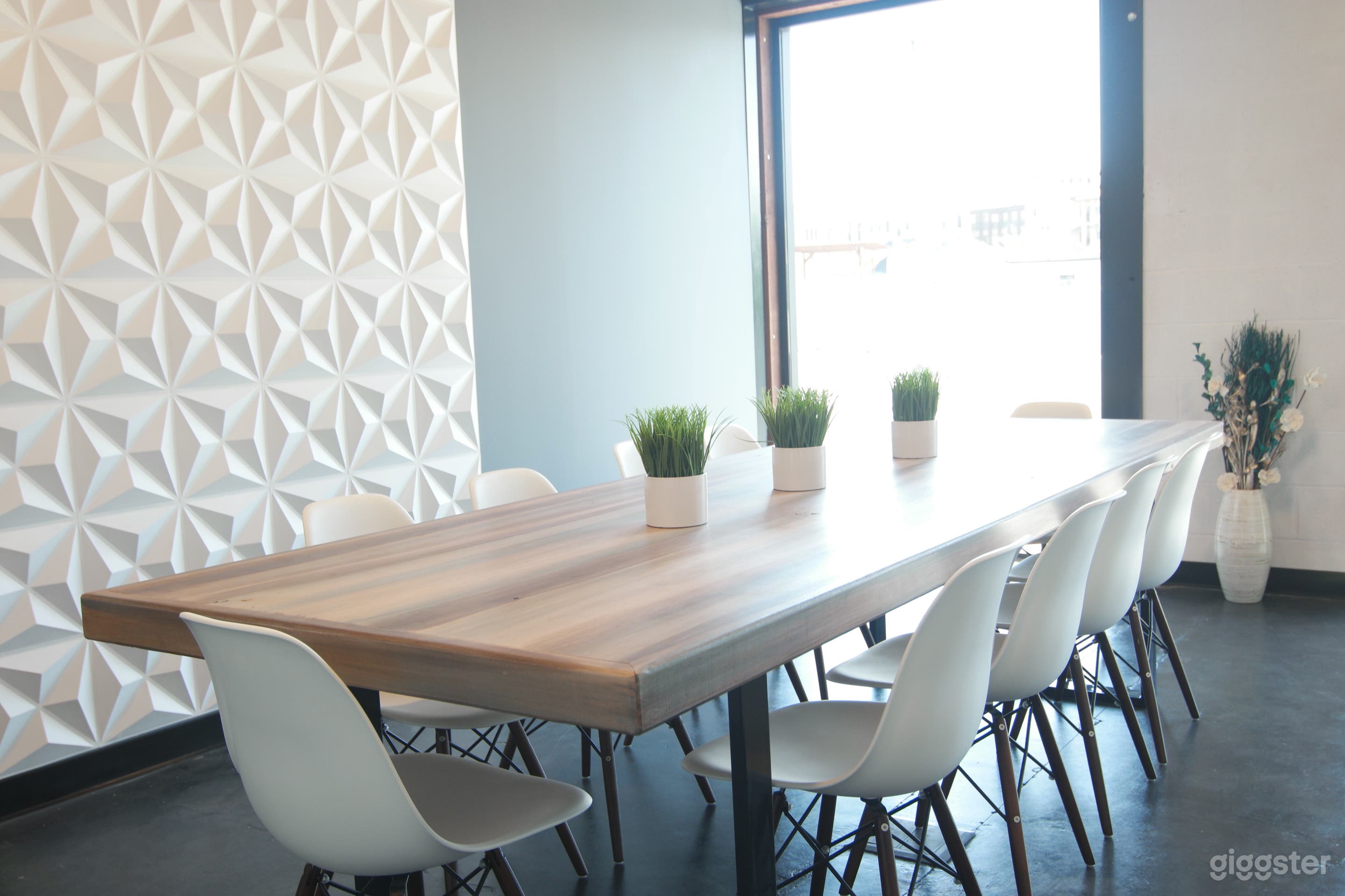 Contemporary Meeting Space in Vista, CA Photo 2