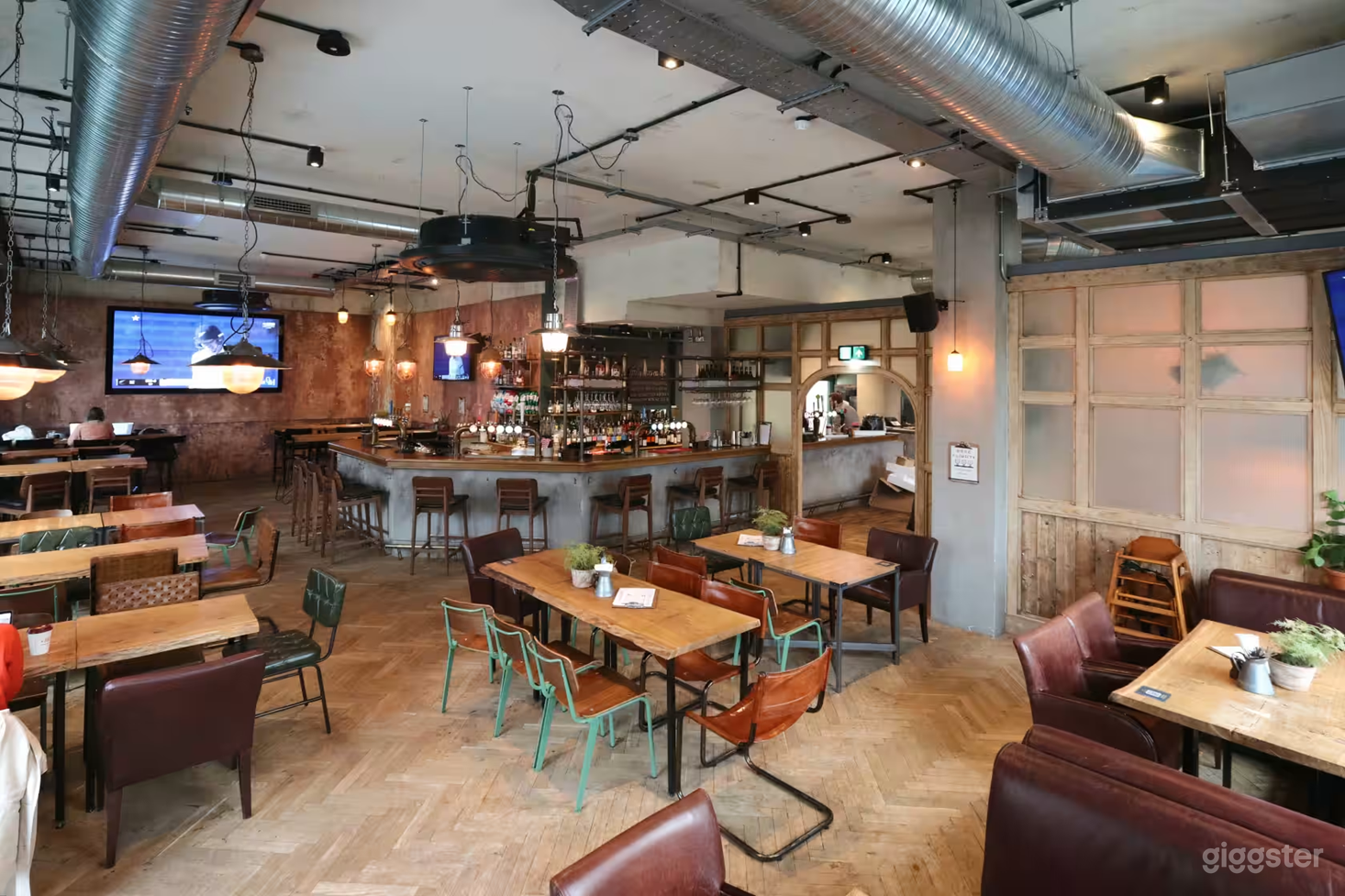 Behind the Arch - ELEPHANT &amp; CASTLE Photo 1