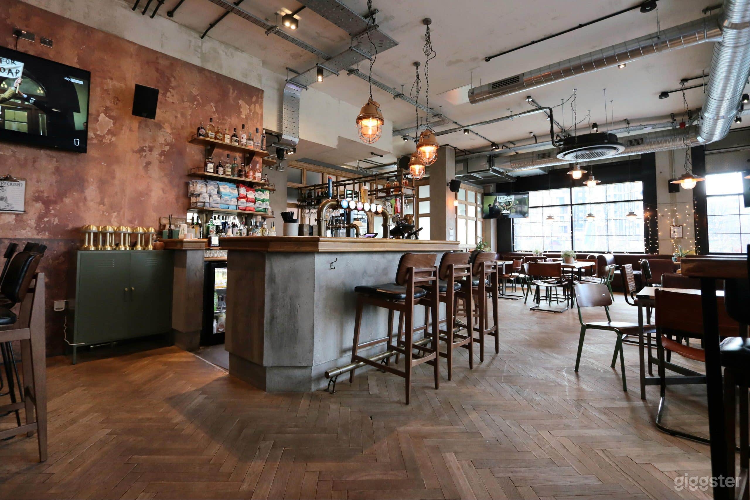 Behind the Arch - ELEPHANT &amp; CASTLE Photo 2