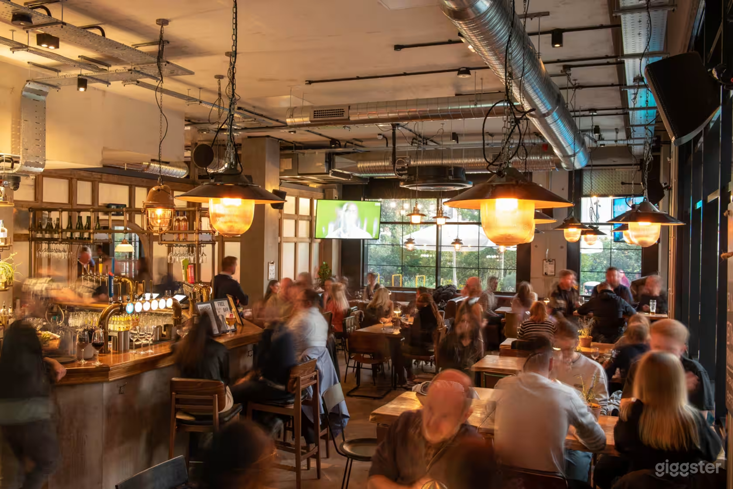 Behind the Arch - ELEPHANT &amp; CASTLE Photo 4