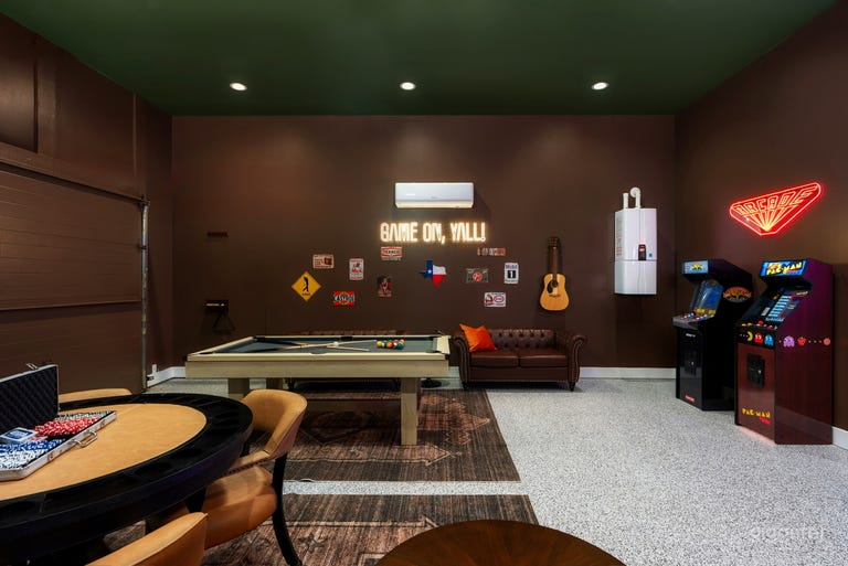  Vinyl Vault: Pool, Pickleball, Playground 