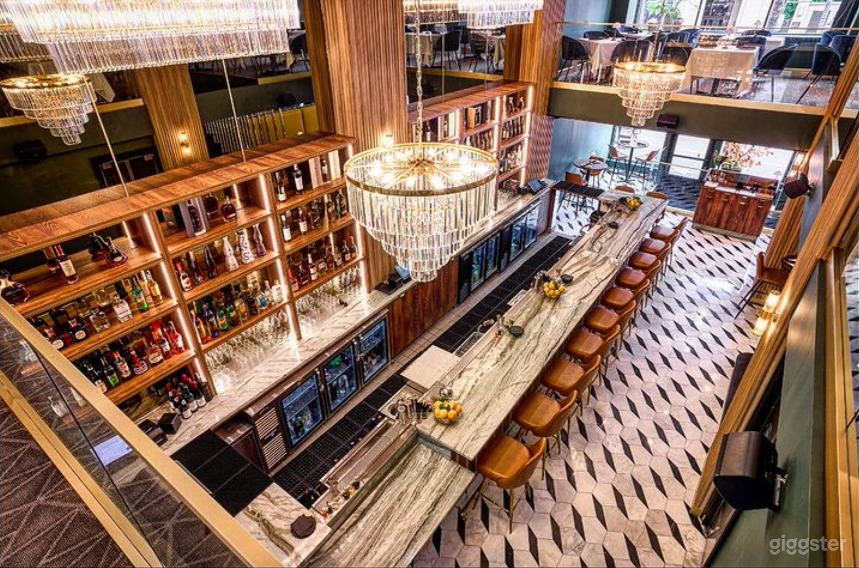 Spacious Elegant Restaurant Photo 1