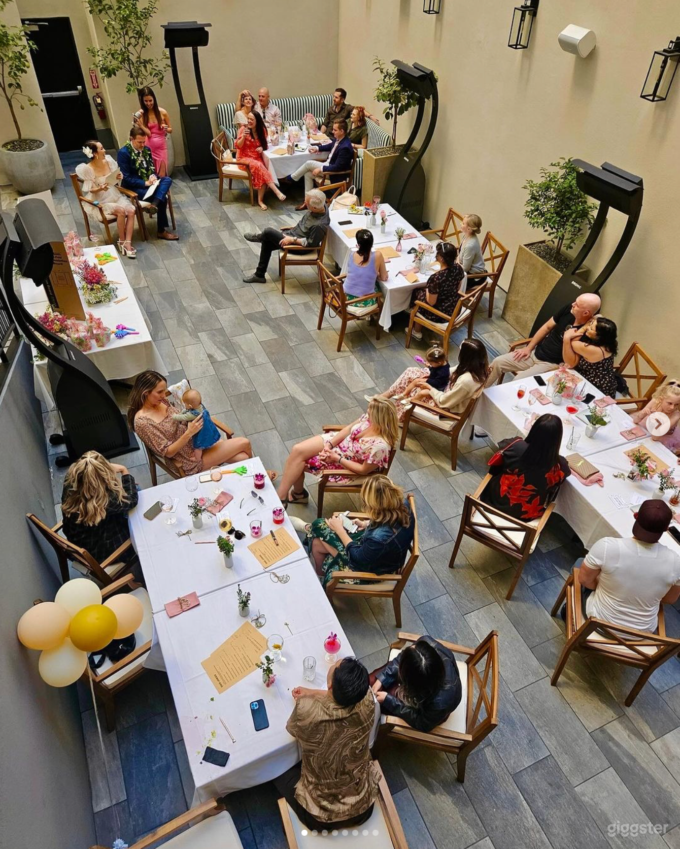 Spacious Elegant Restaurant Photo 2