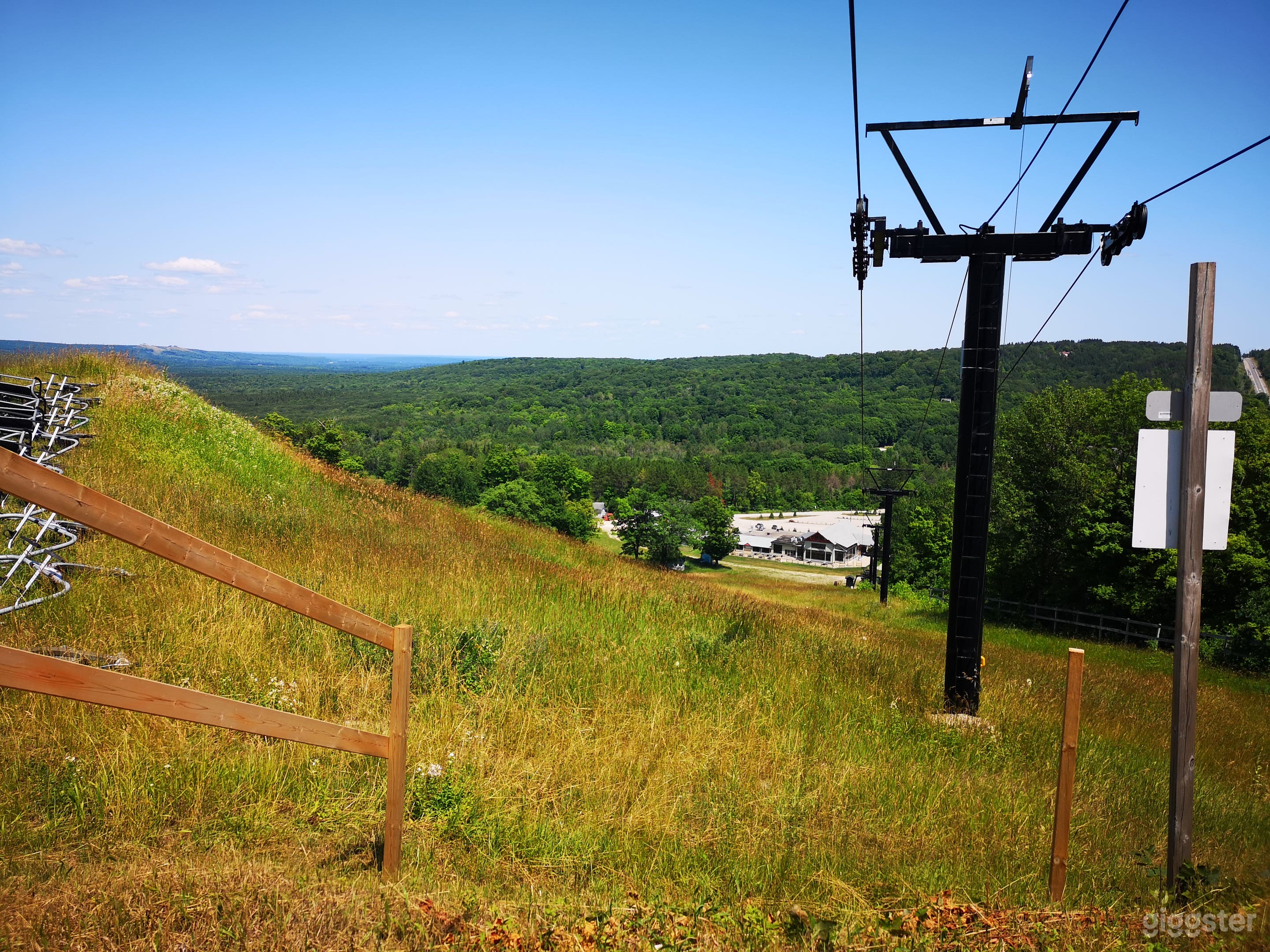 Beautiful Mountain with Great View for Events in Barrie Photo 3