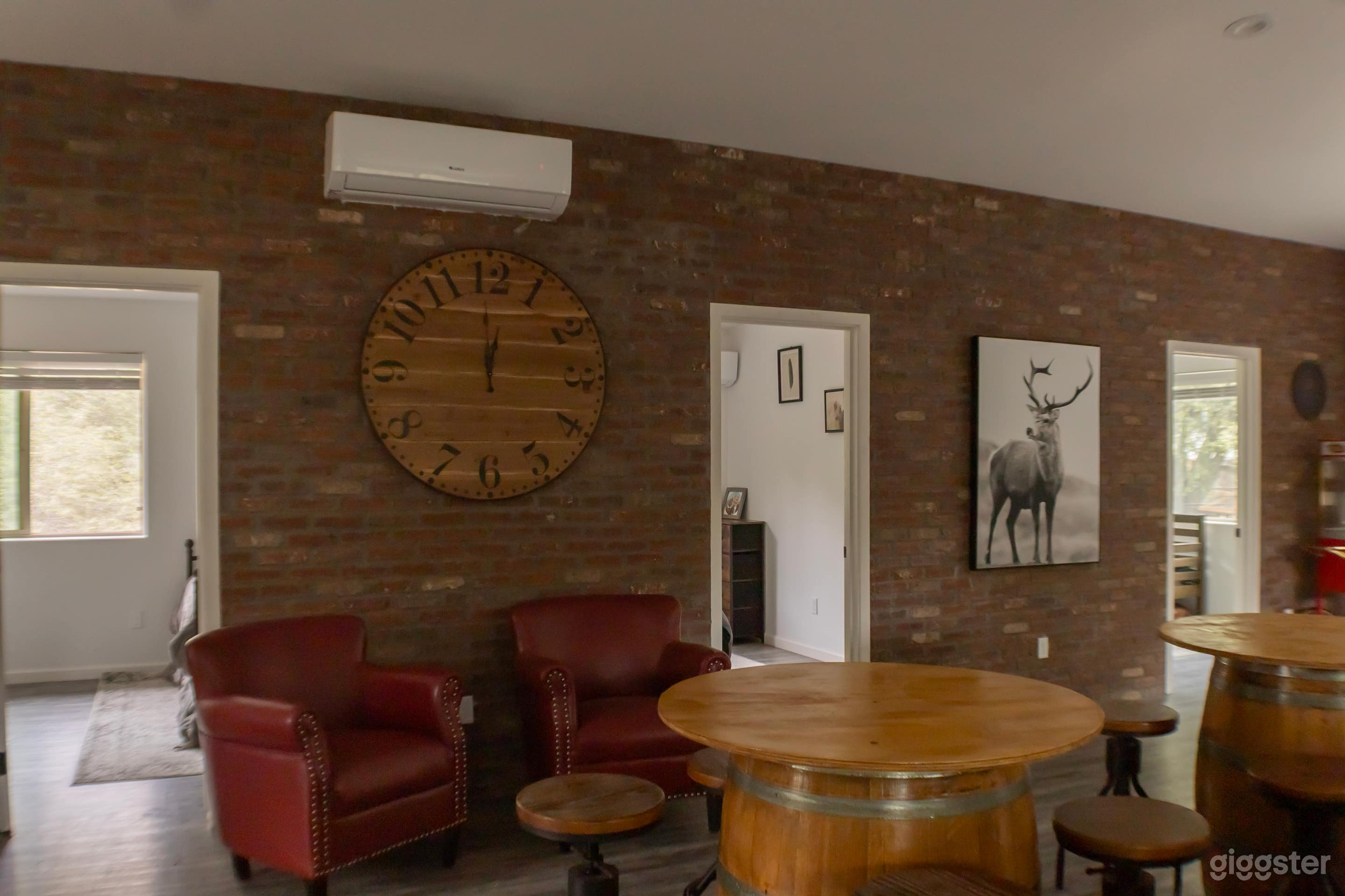 Barndominium - Featuring Bar, Bedrooms, Event Space 28-Acres Photo 4