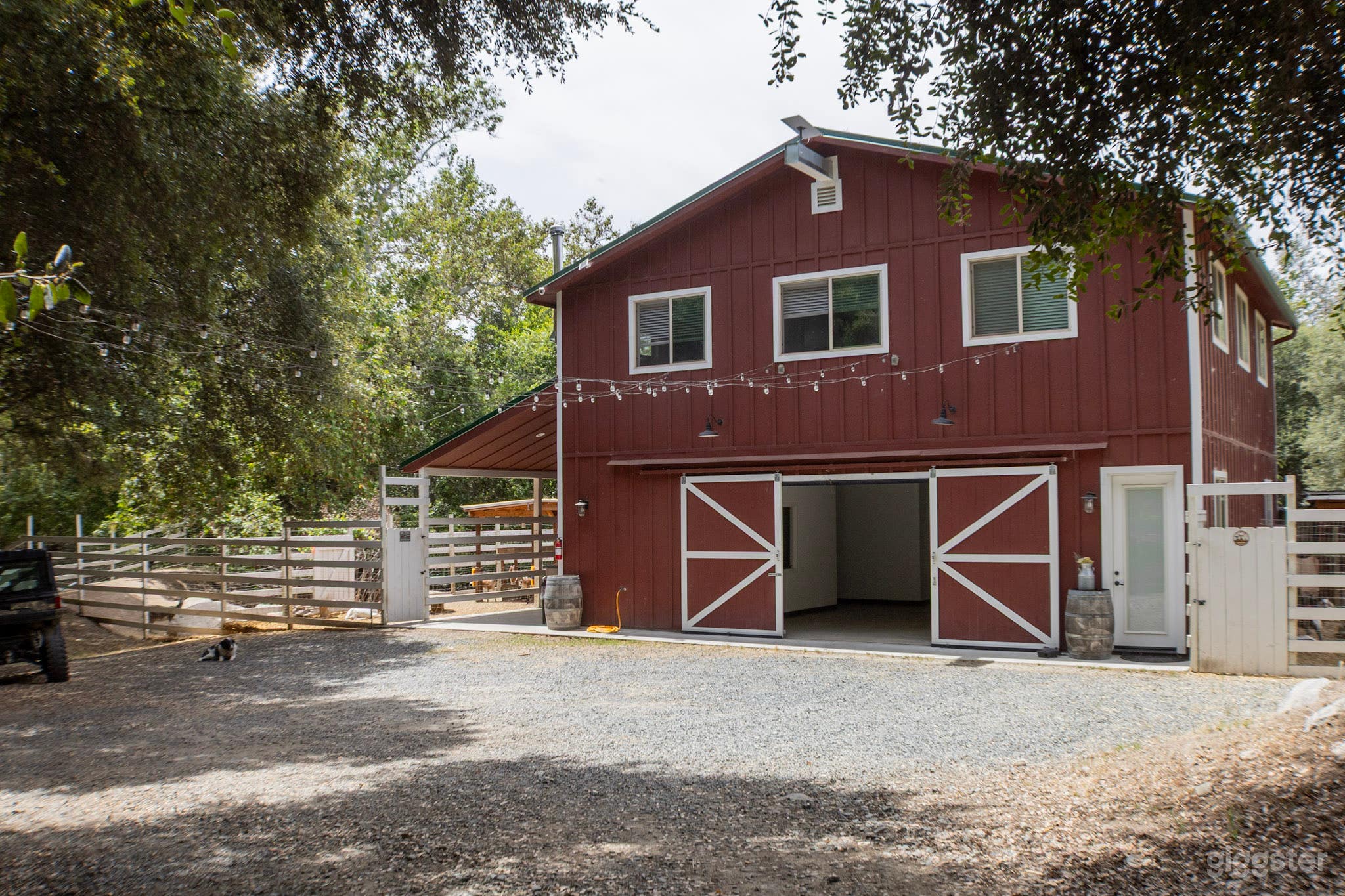 Barndominium - Featuring Bar, Bedrooms, Event Space 28-Acres Photo 1