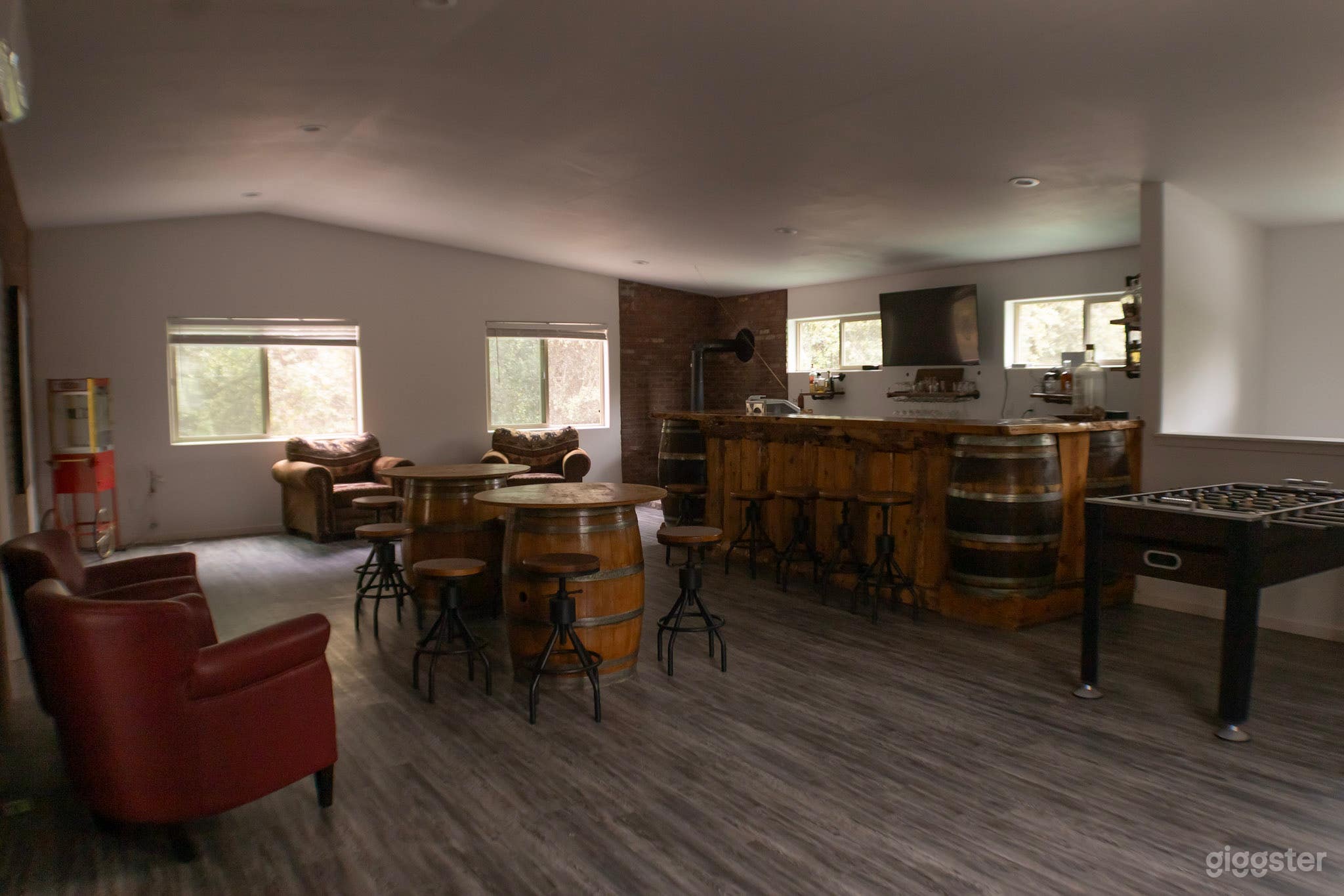 Barndominium - Featuring Bar, Bedrooms, Event Space 28-Acres Photo 3