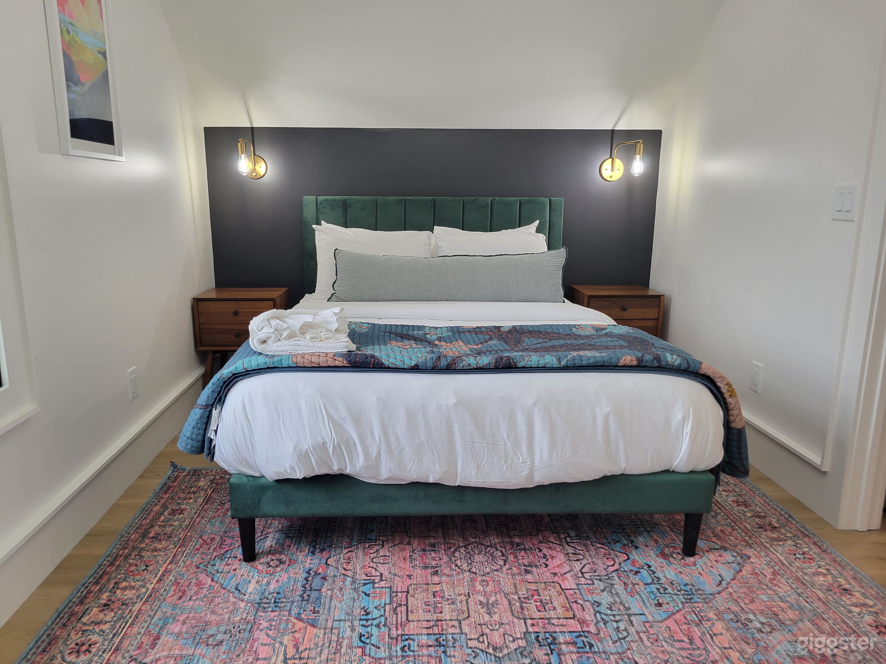 Cute, retro, updated apartment Photo 4