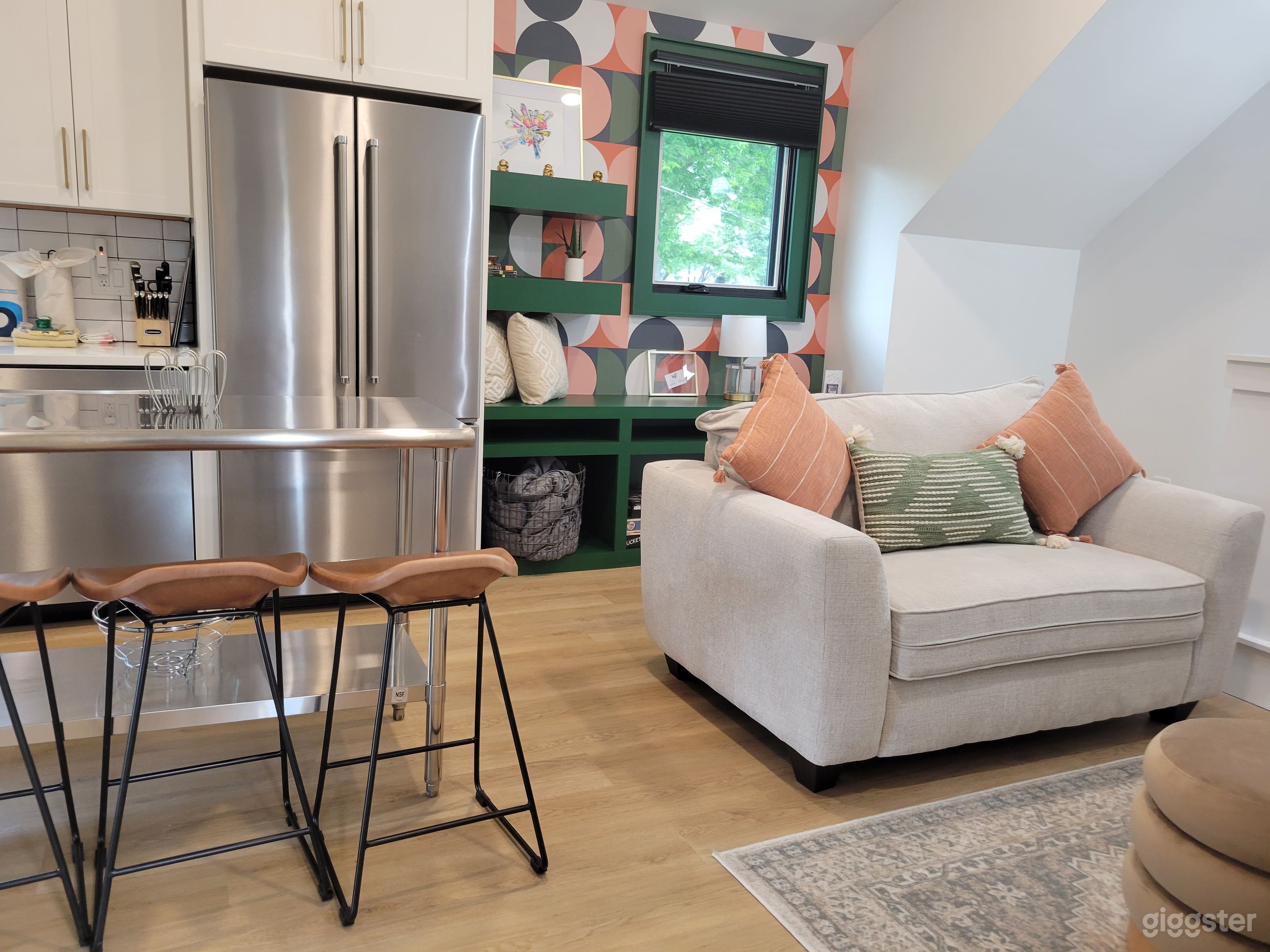 Cute, retro, updated apartment Photo 1