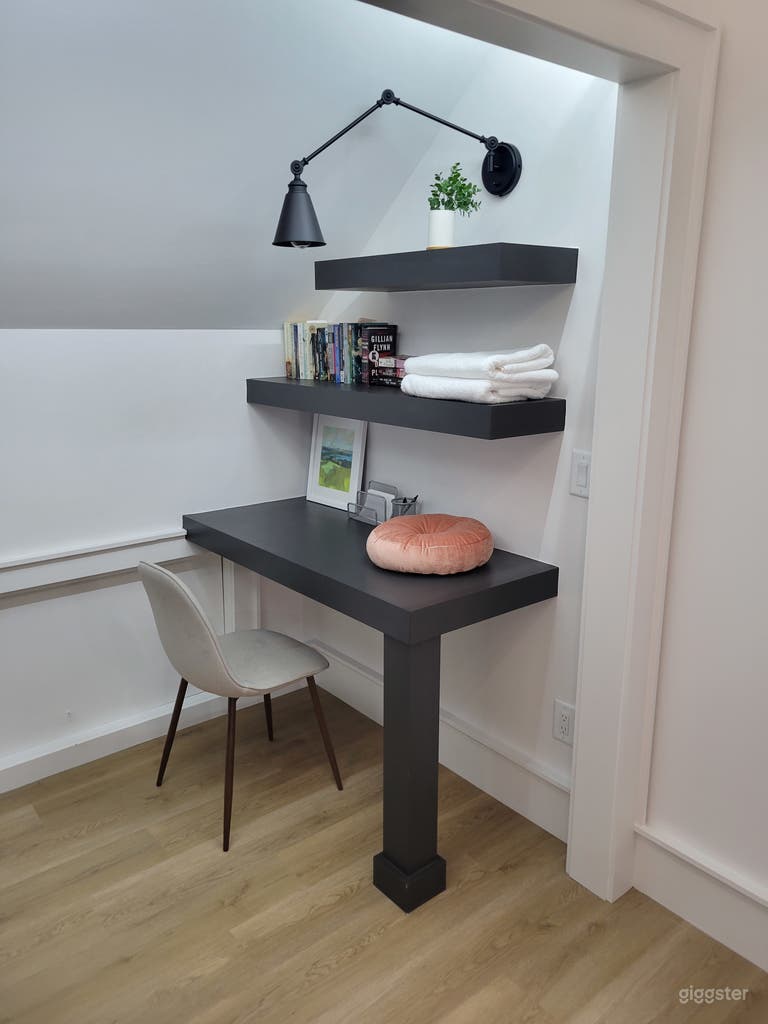  Cute, retro, updated apartment 