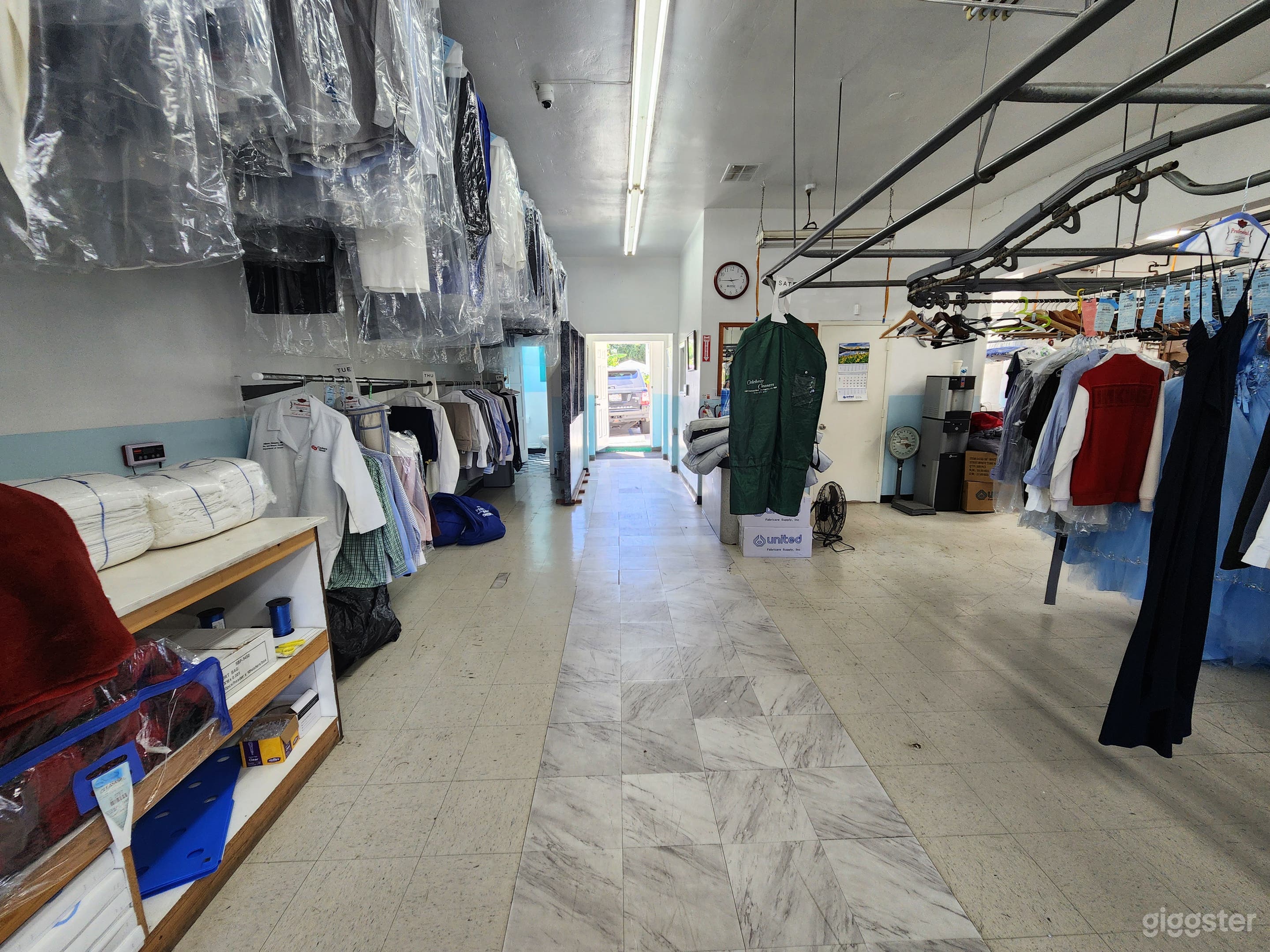 Dry cleaners with all of the equipment Photo 2