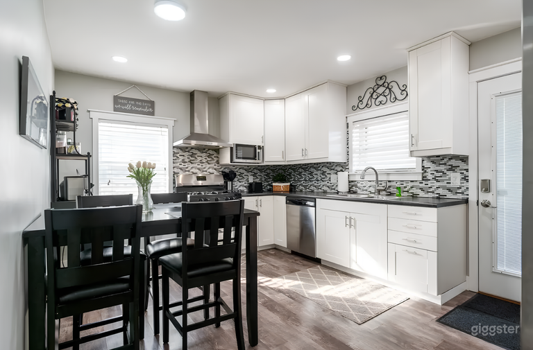  Historic Condo Near Downtown 