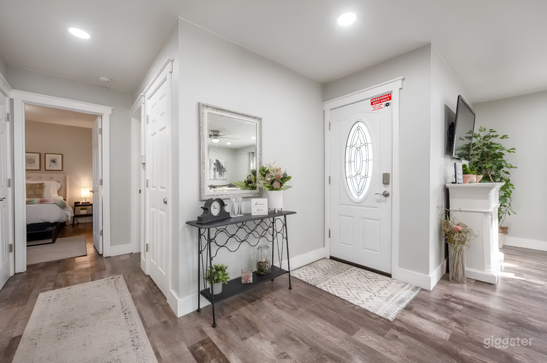  Historic Condo Near Downtown 